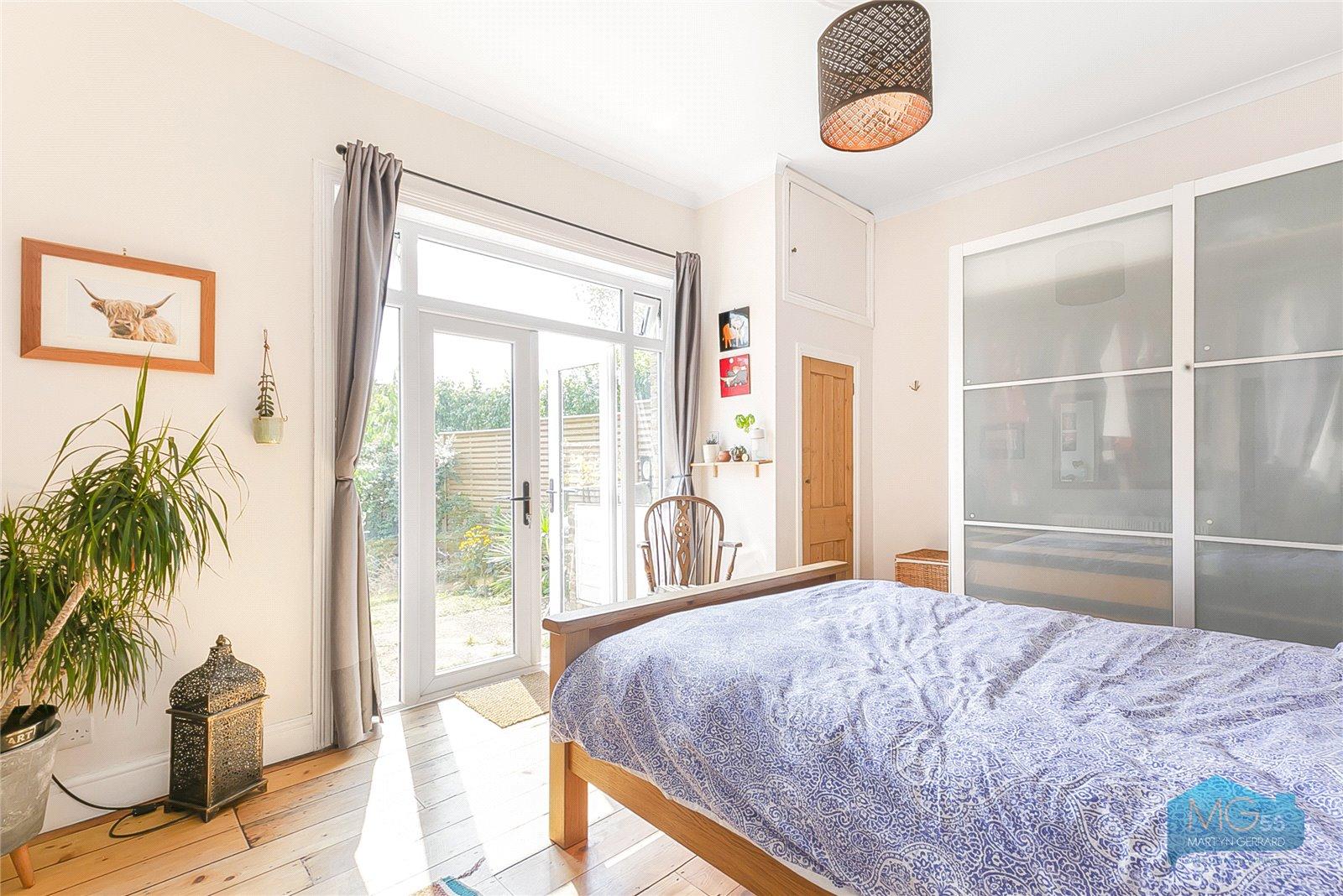 2 bedroom Apartment to rent - Martyn Gerrard