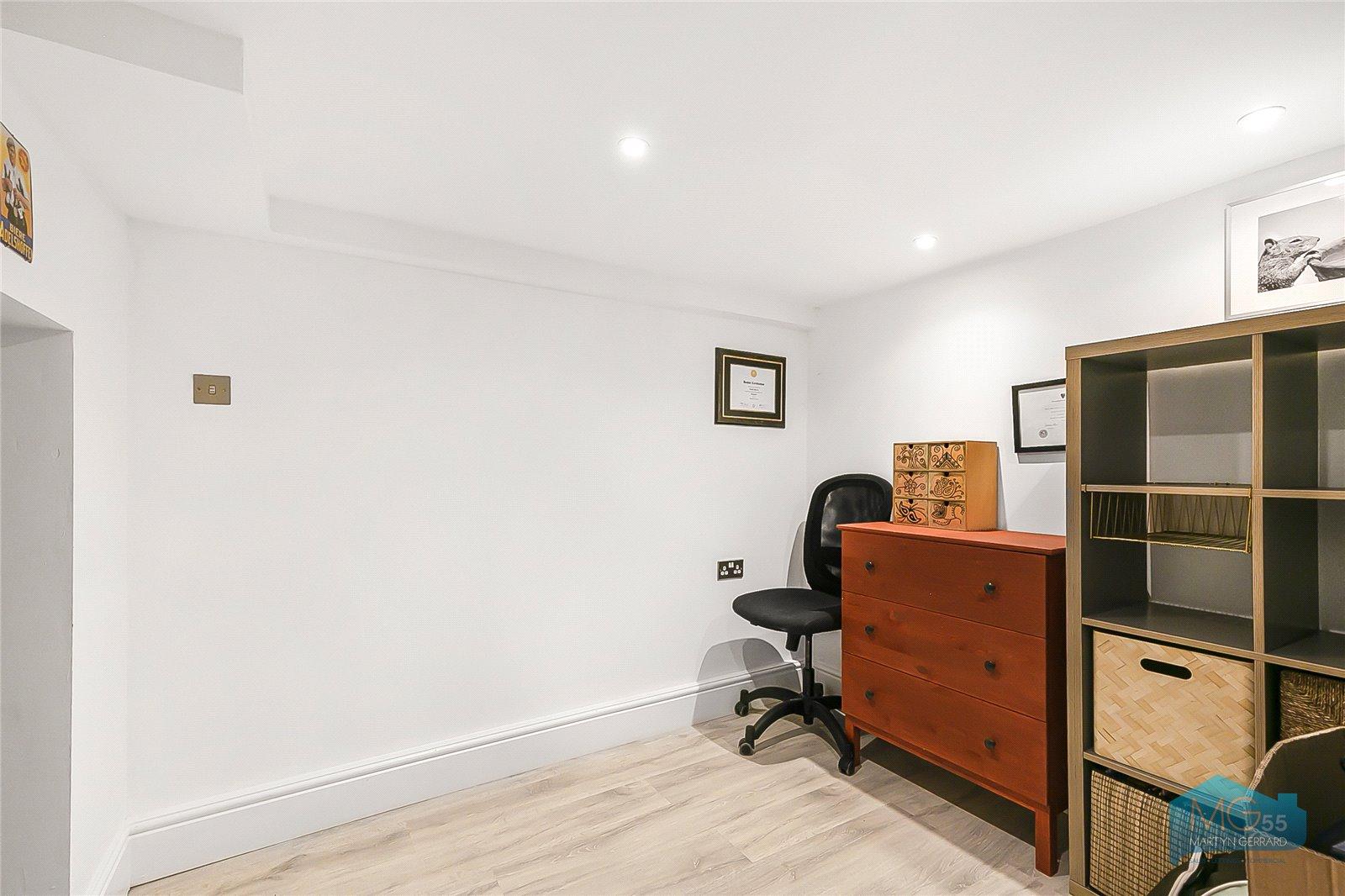 2 bedroom Apartment to rent - Martyn Gerrard