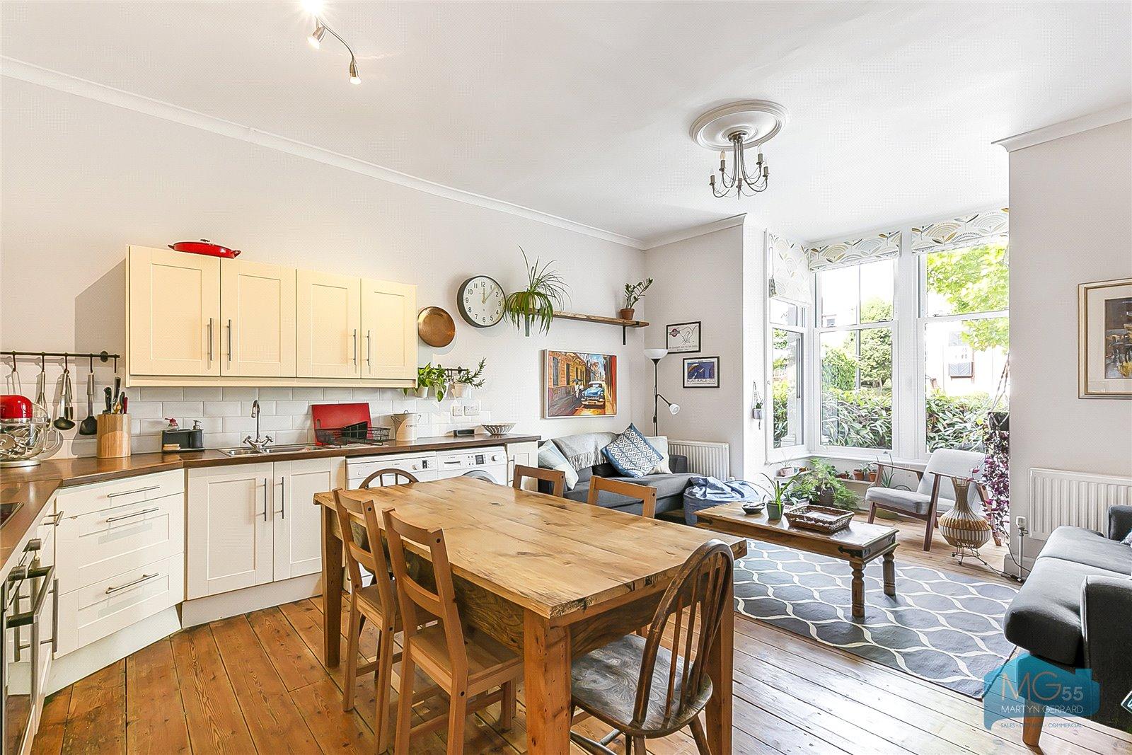2 bedroom Apartment to rent - Martyn Gerrard