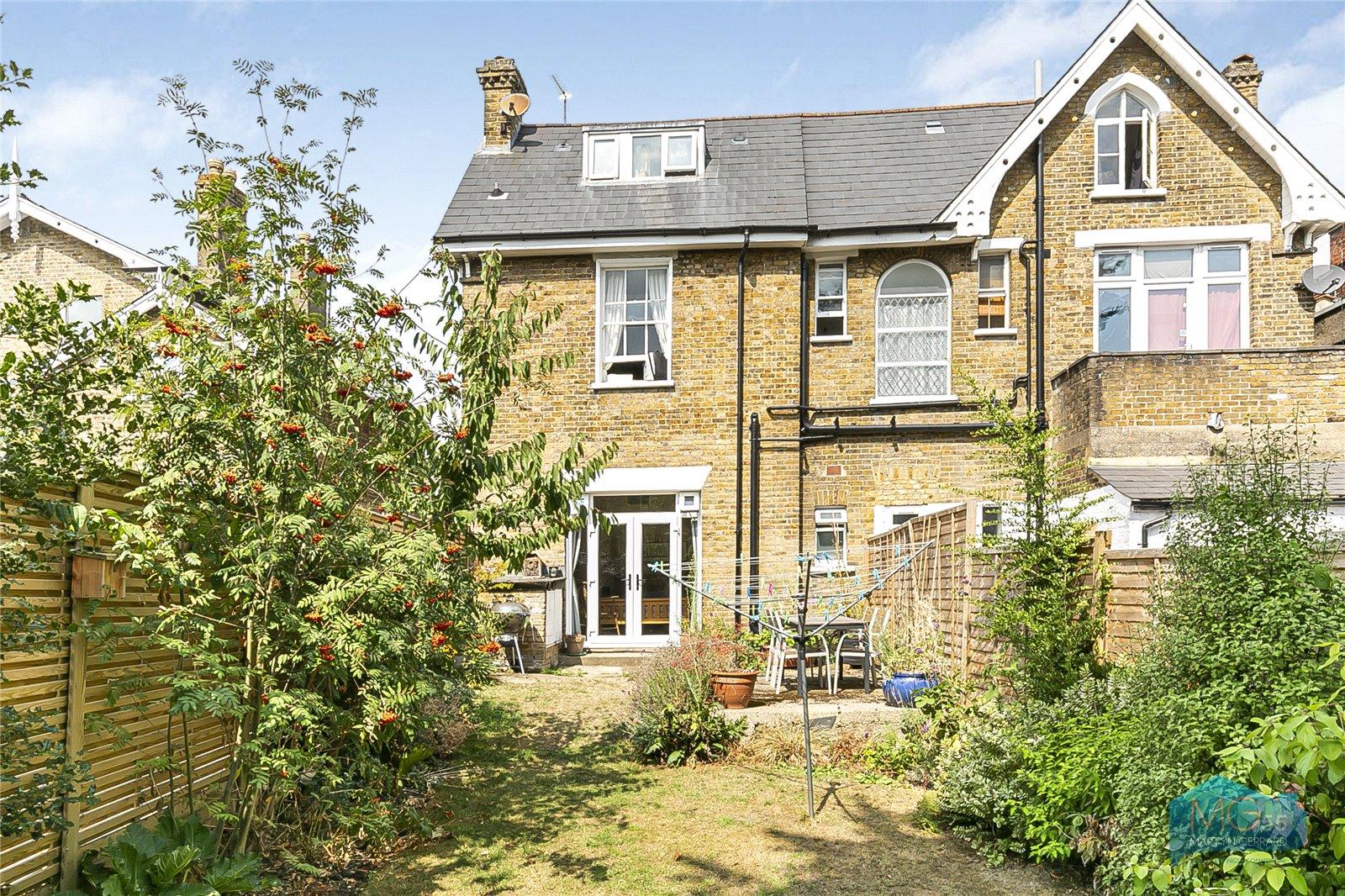 2 bedroom Apartment to rent - Martyn Gerrard