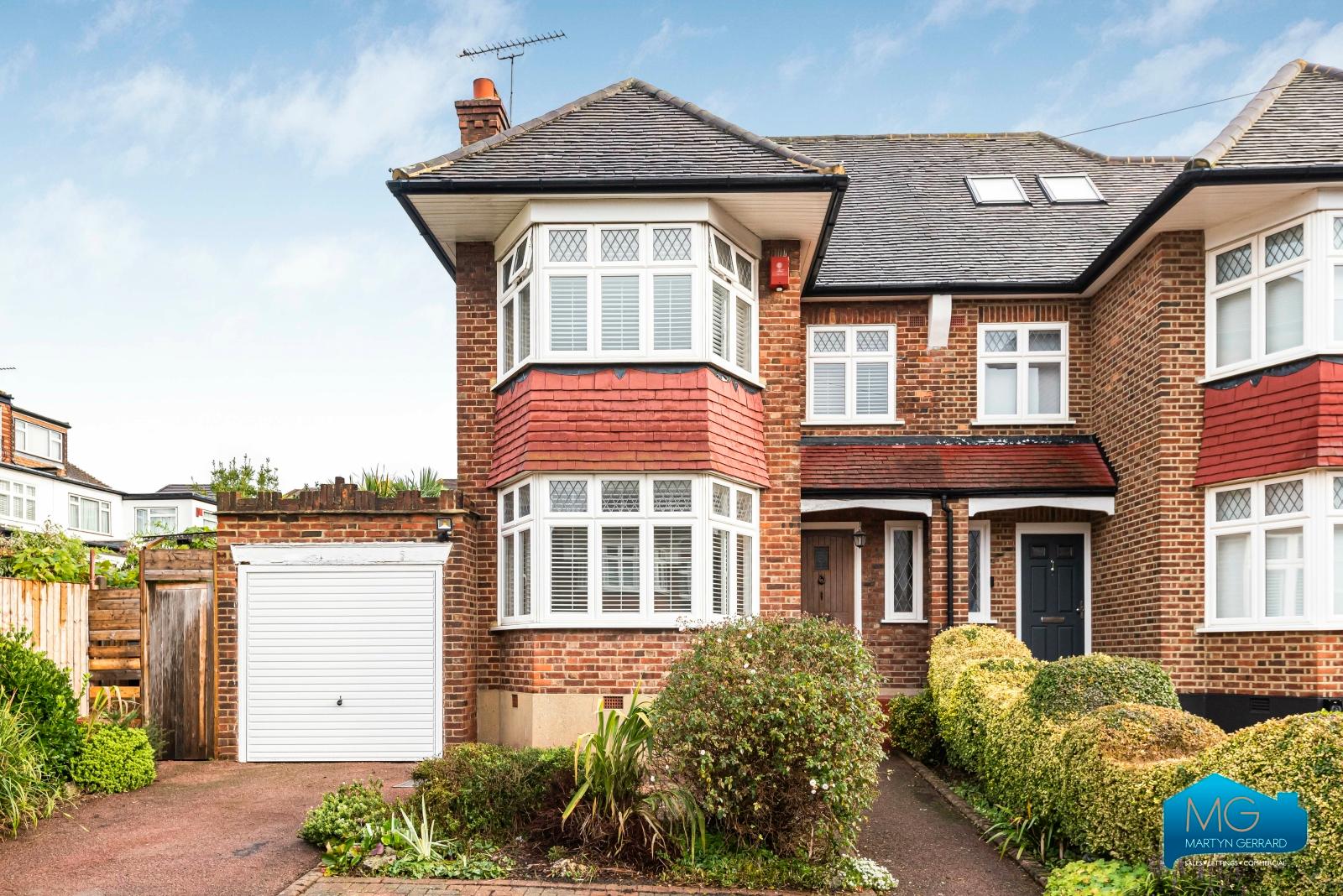 Monkfrith Close, Southgate, London, N14+ - Martyn Gerrard