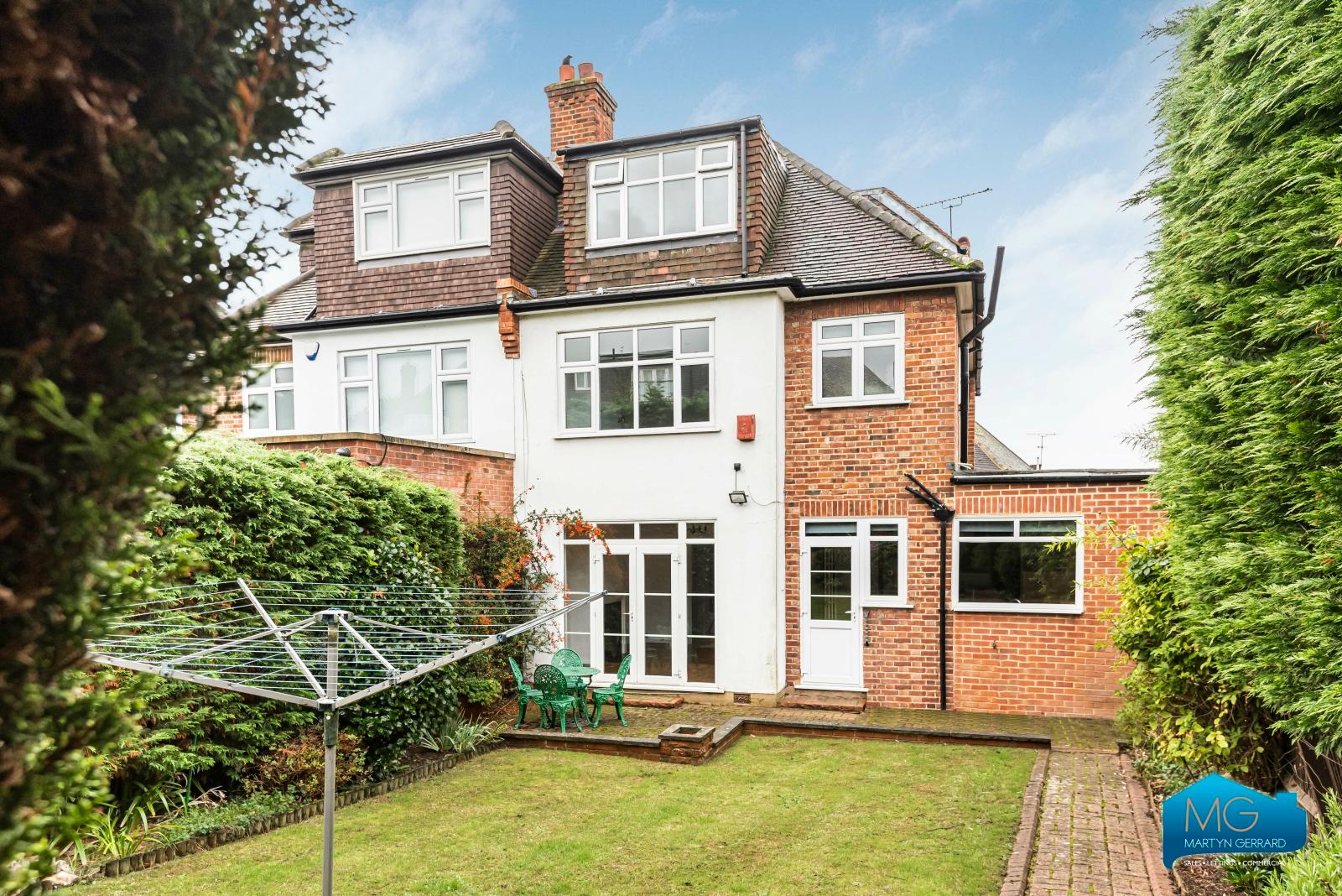 4 bedroom Semi-Detached House to rent - Martyn Gerrard