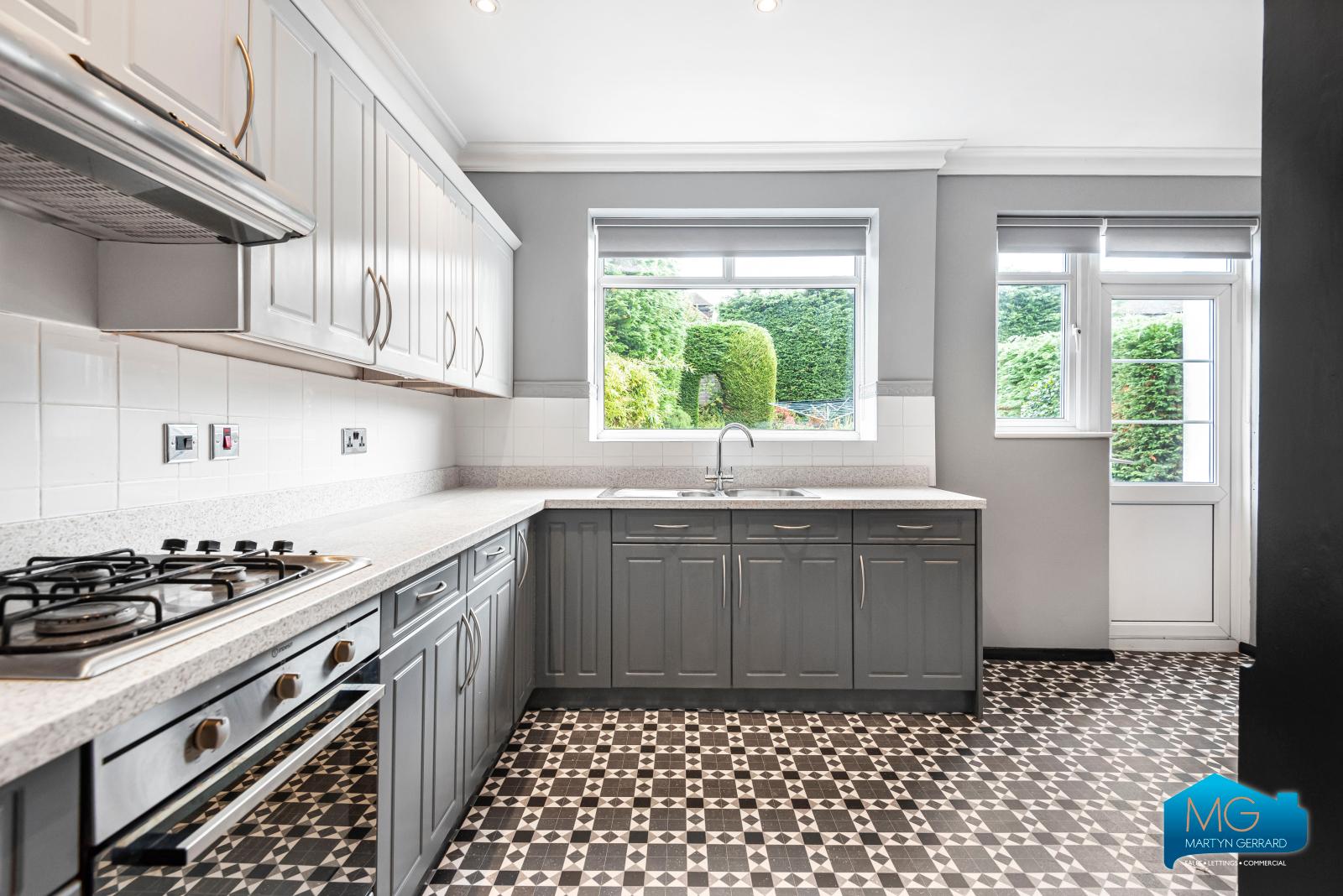 4 bedroom Semi-Detached House to rent - Martyn Gerrard