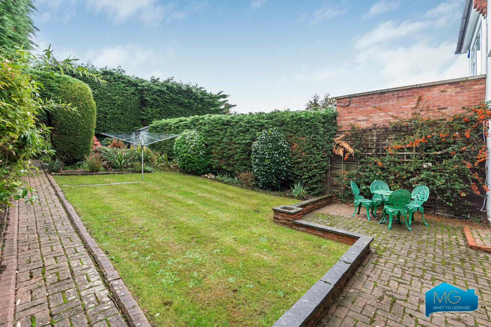 4 bedroom Semi-Detached House to rent - Martyn Gerrard