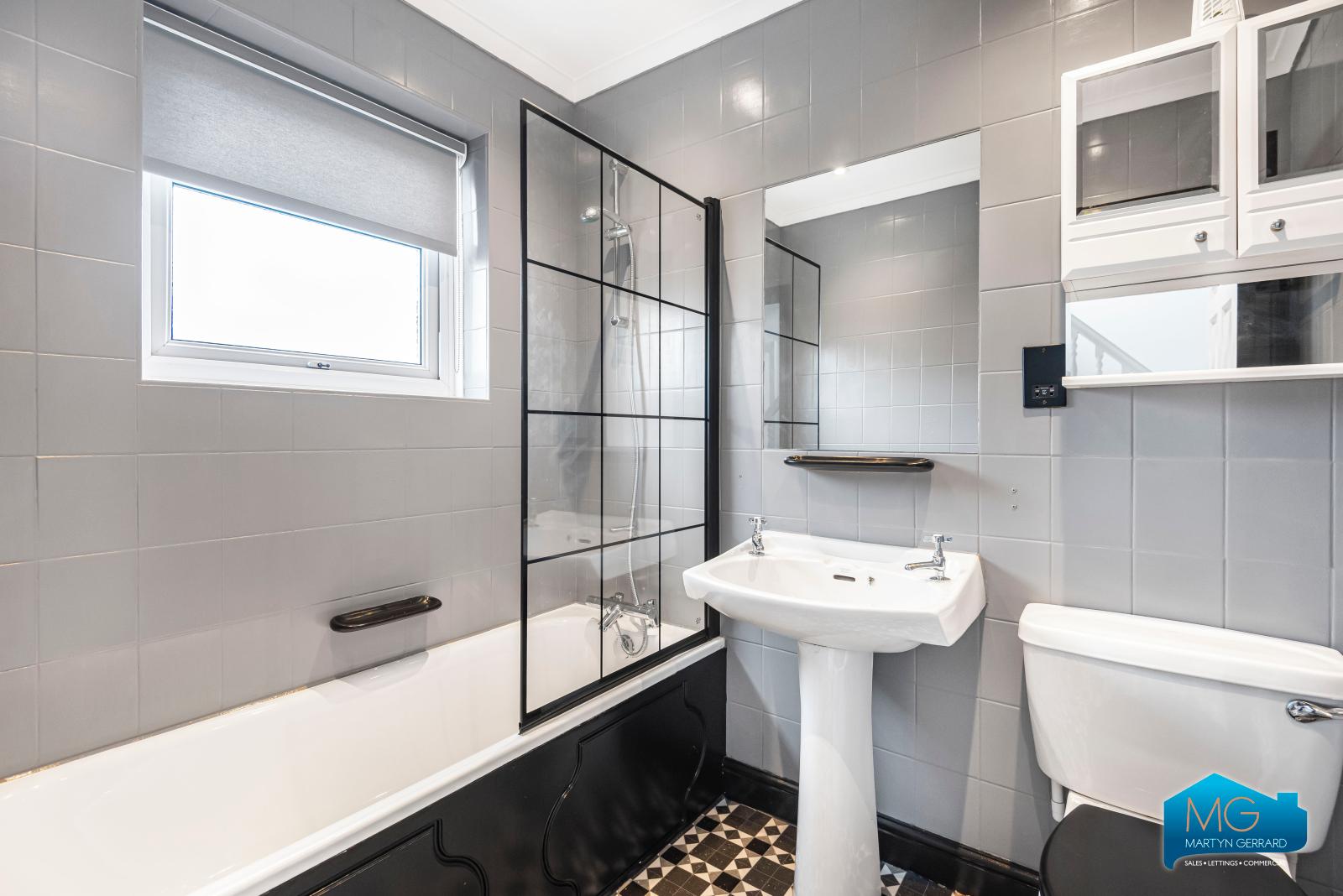 4 bedroom Semi-Detached House to rent - Martyn Gerrard