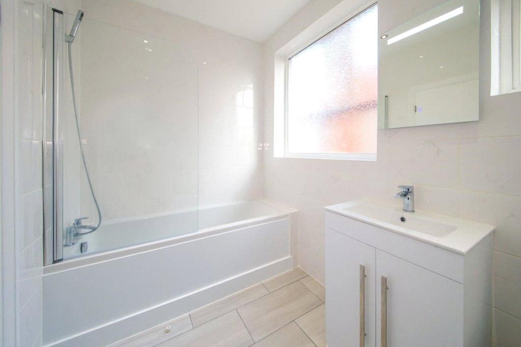 3 bedroom Semi-Detached House to rent - Martyn Gerrard