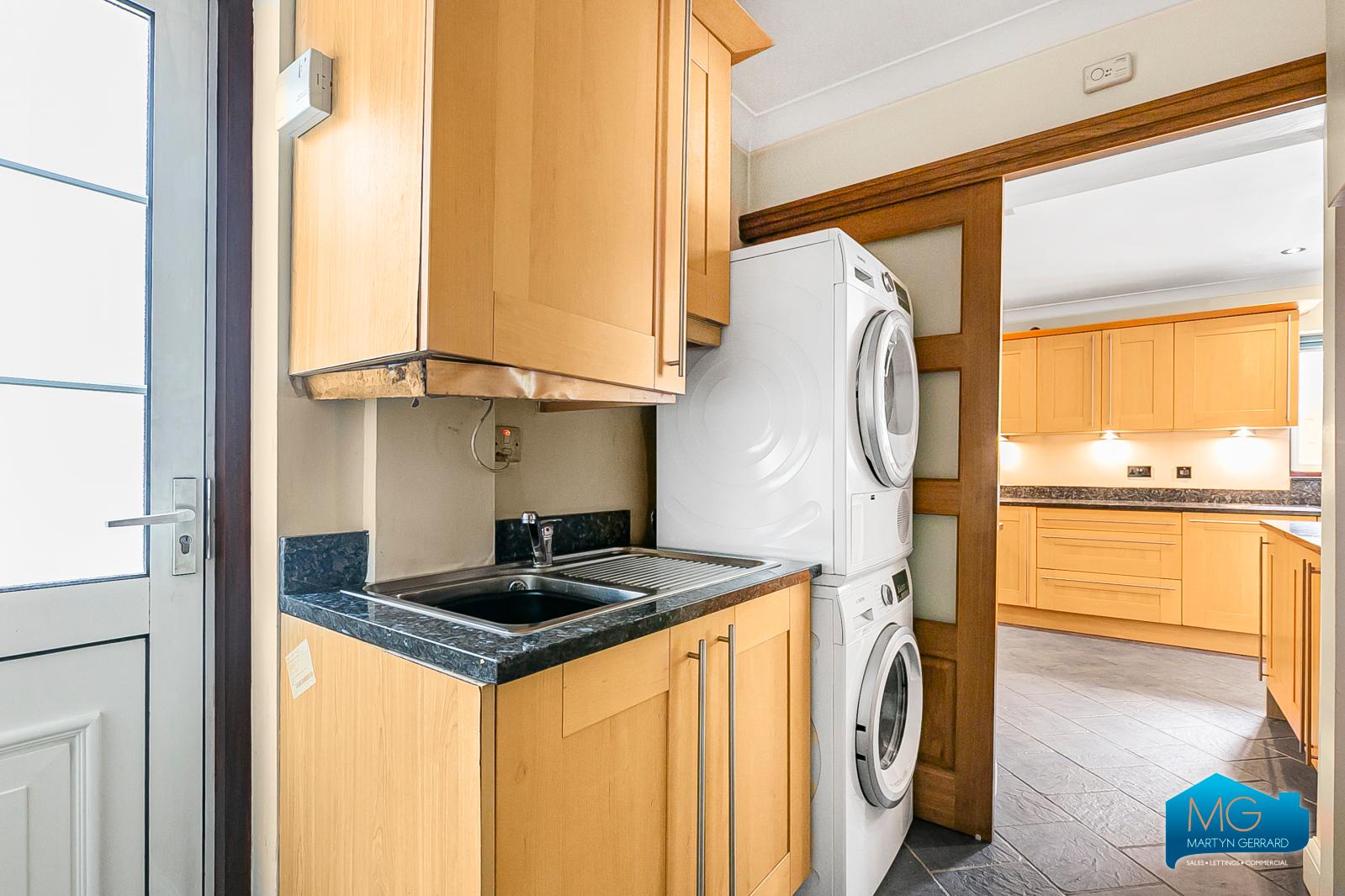 3 bedroom Semi-Detached House to rent - Martyn Gerrard