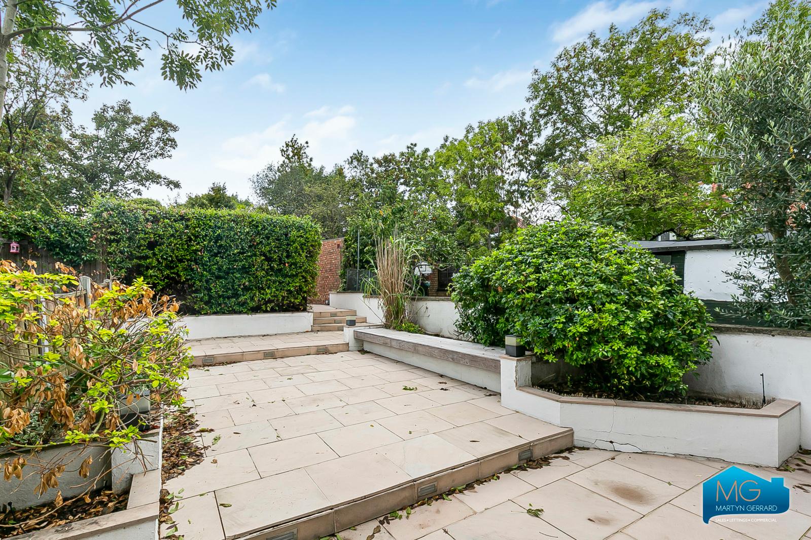 3 bedroom Semi-Detached House to rent - Martyn Gerrard