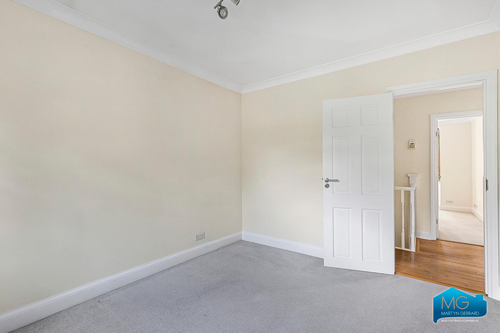 3 bedroom Semi-Detached House to rent - Martyn Gerrard