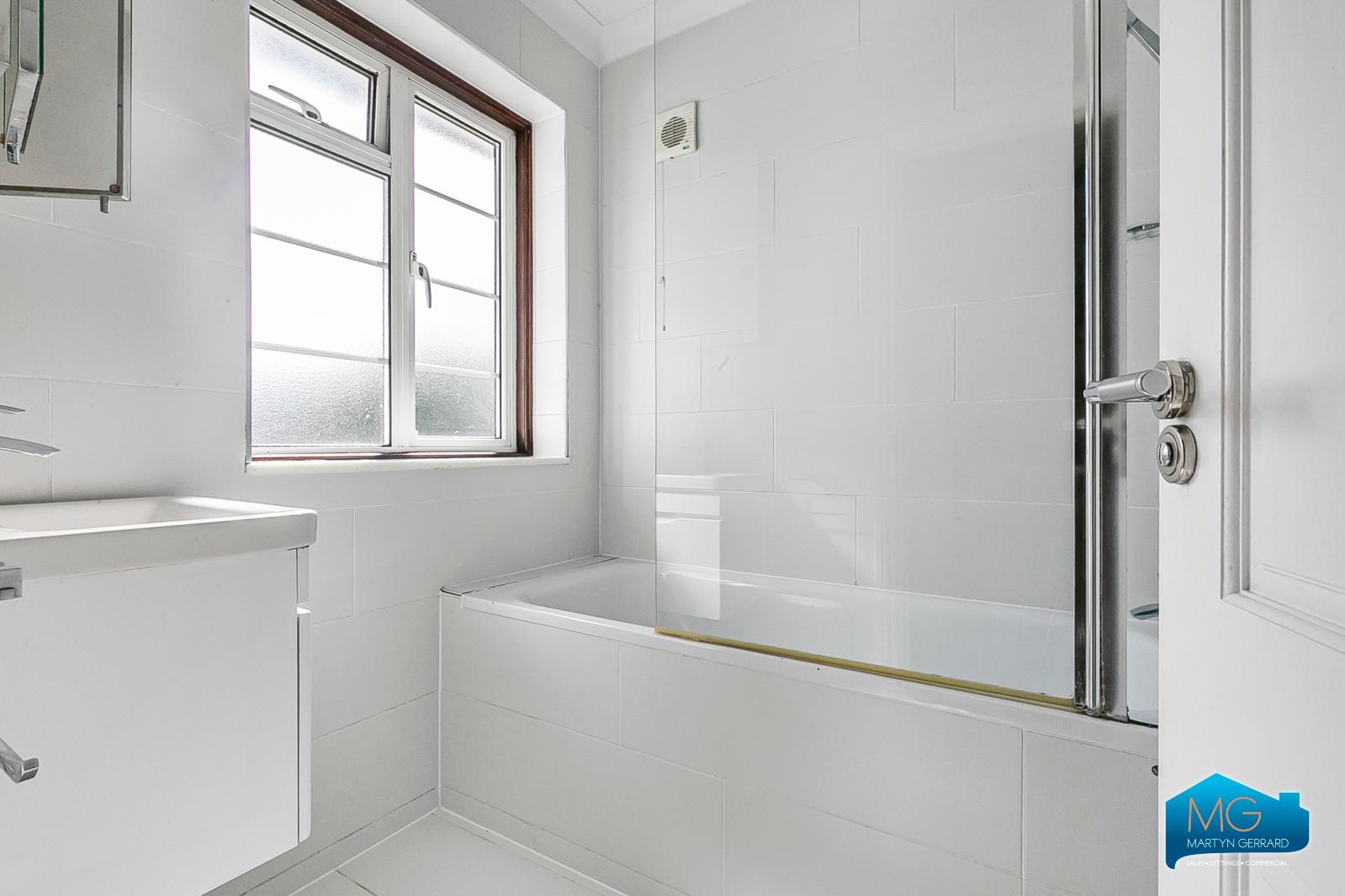 3 bedroom Semi-Detached House to rent - Martyn Gerrard