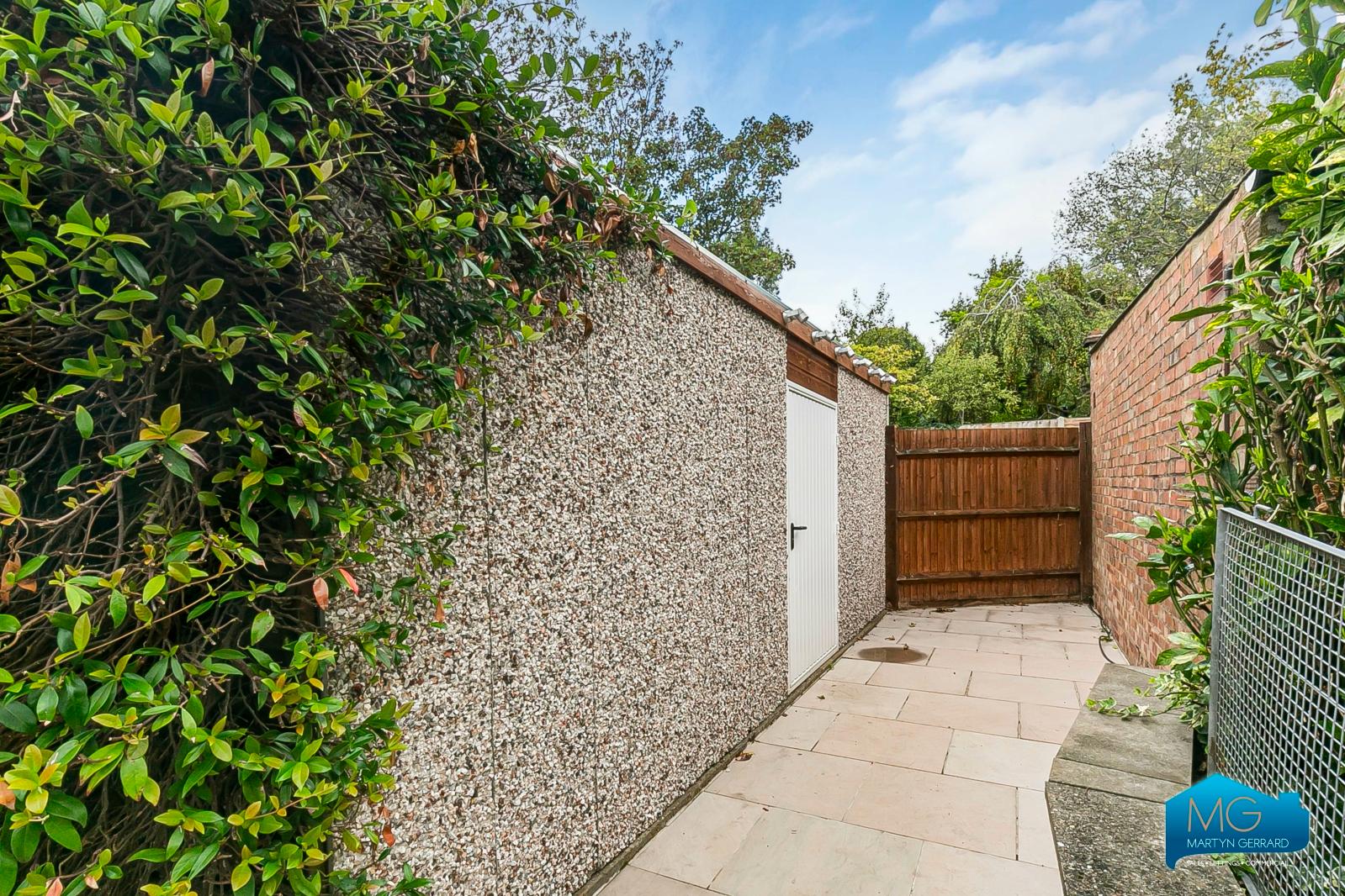3 bedroom Semi-Detached House to rent - Martyn Gerrard