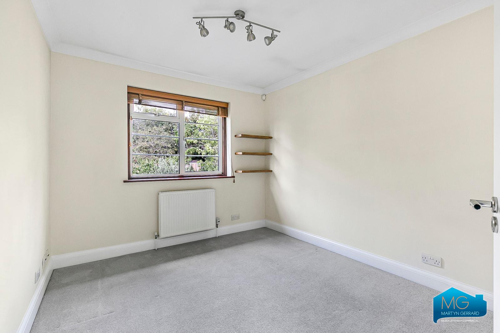 3 bedroom Semi-Detached House to rent - Martyn Gerrard