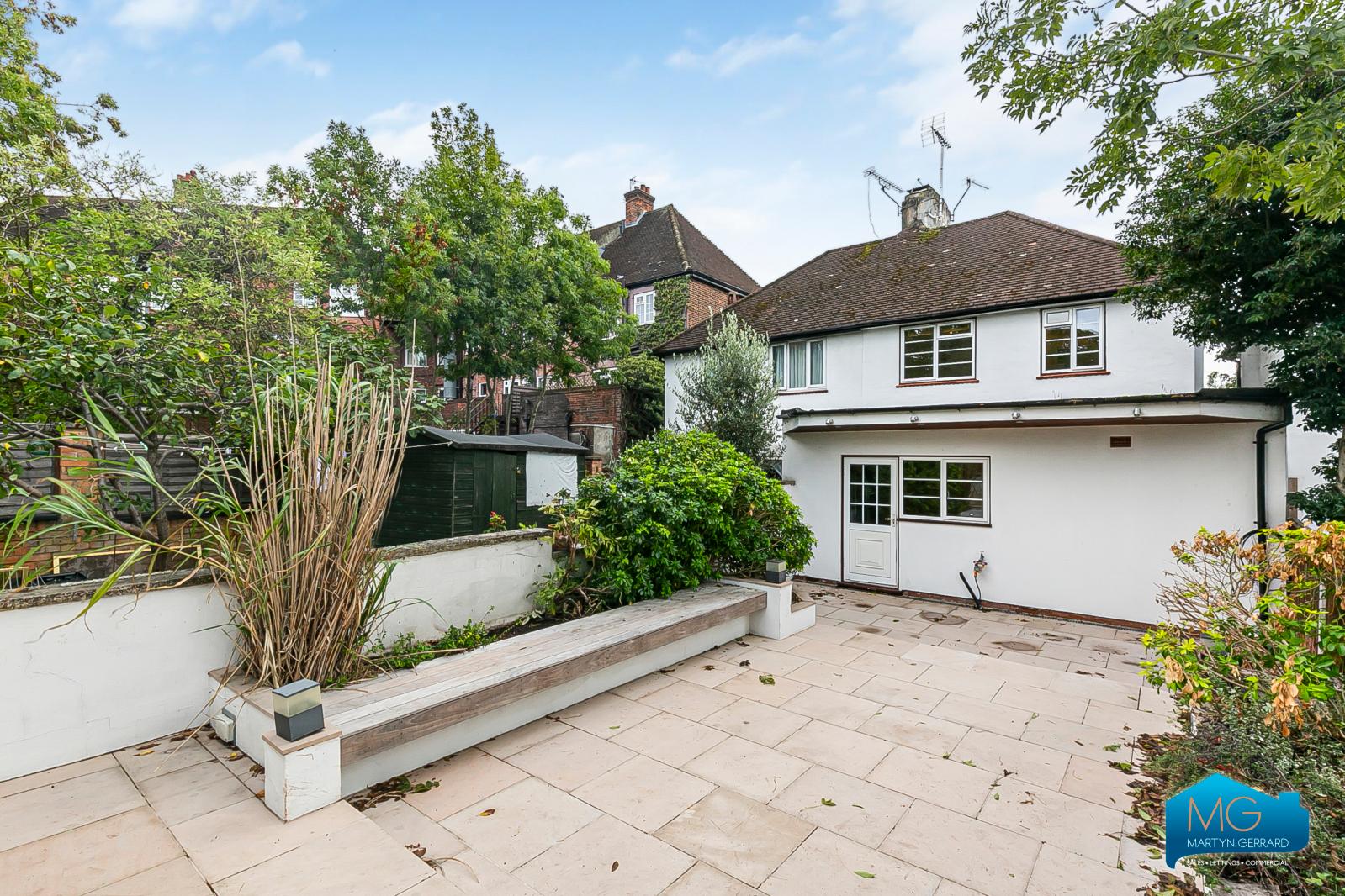 3 bedroom Semi-Detached House to rent - Martyn Gerrard