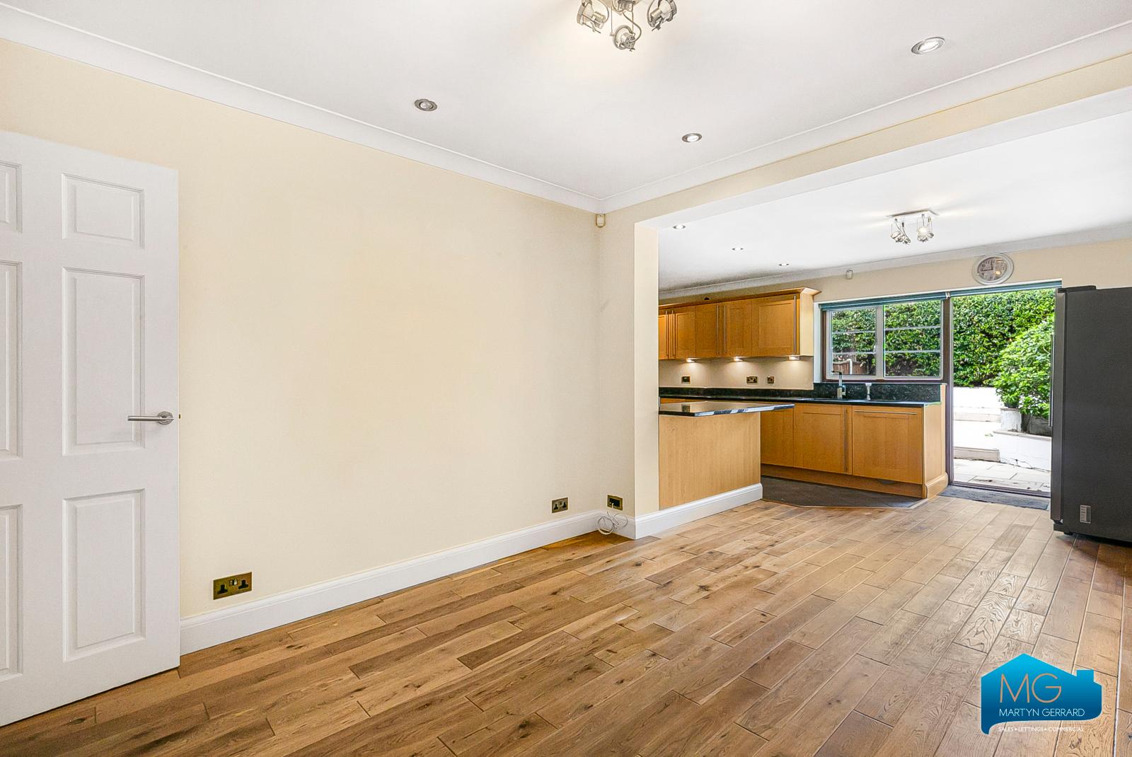 3 bedroom Semi-Detached House to rent - Martyn Gerrard