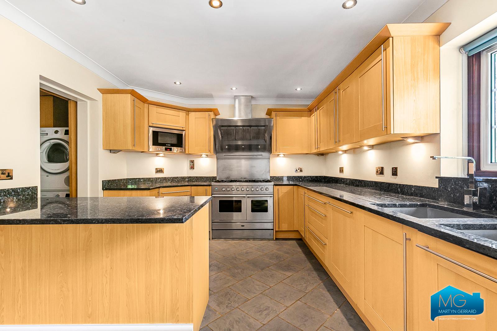 3 bedroom Semi-Detached House to rent - Martyn Gerrard