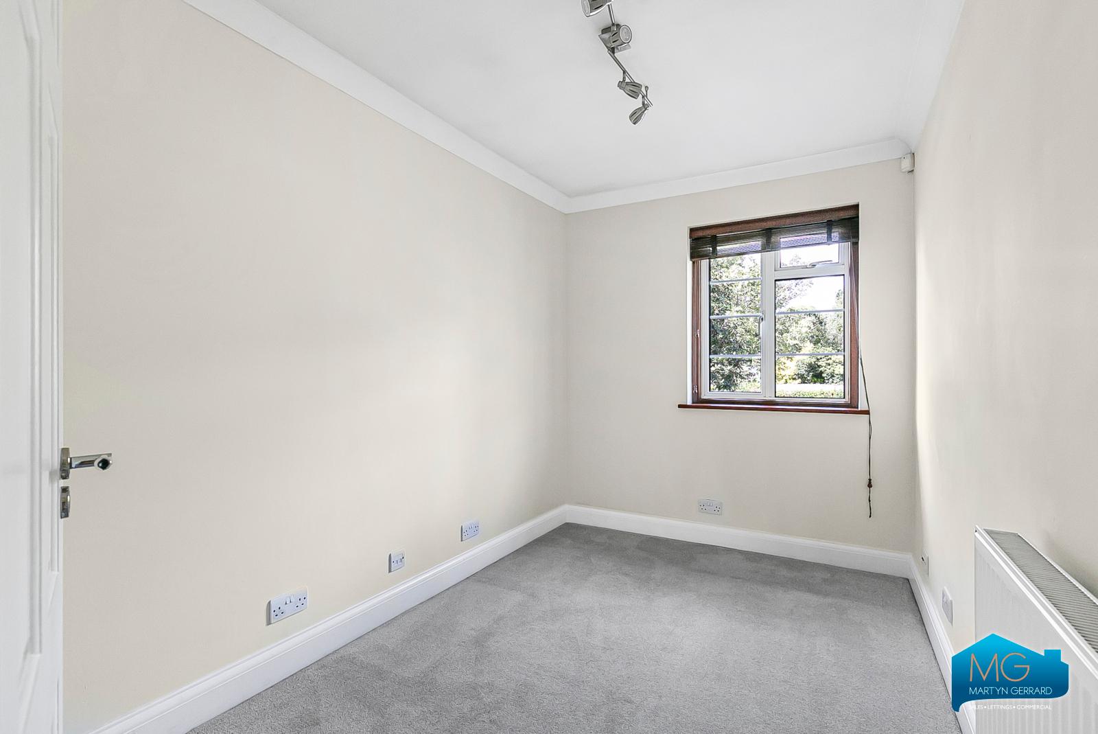 3 bedroom Semi-Detached House to rent - Martyn Gerrard