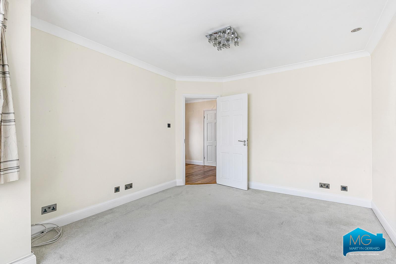 3 bedroom Semi-Detached House to rent - Martyn Gerrard