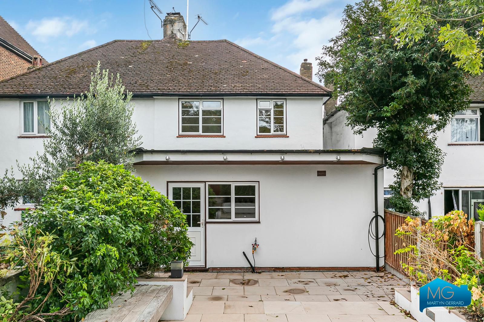 3 bedroom Semi-Detached House to rent - Martyn Gerrard