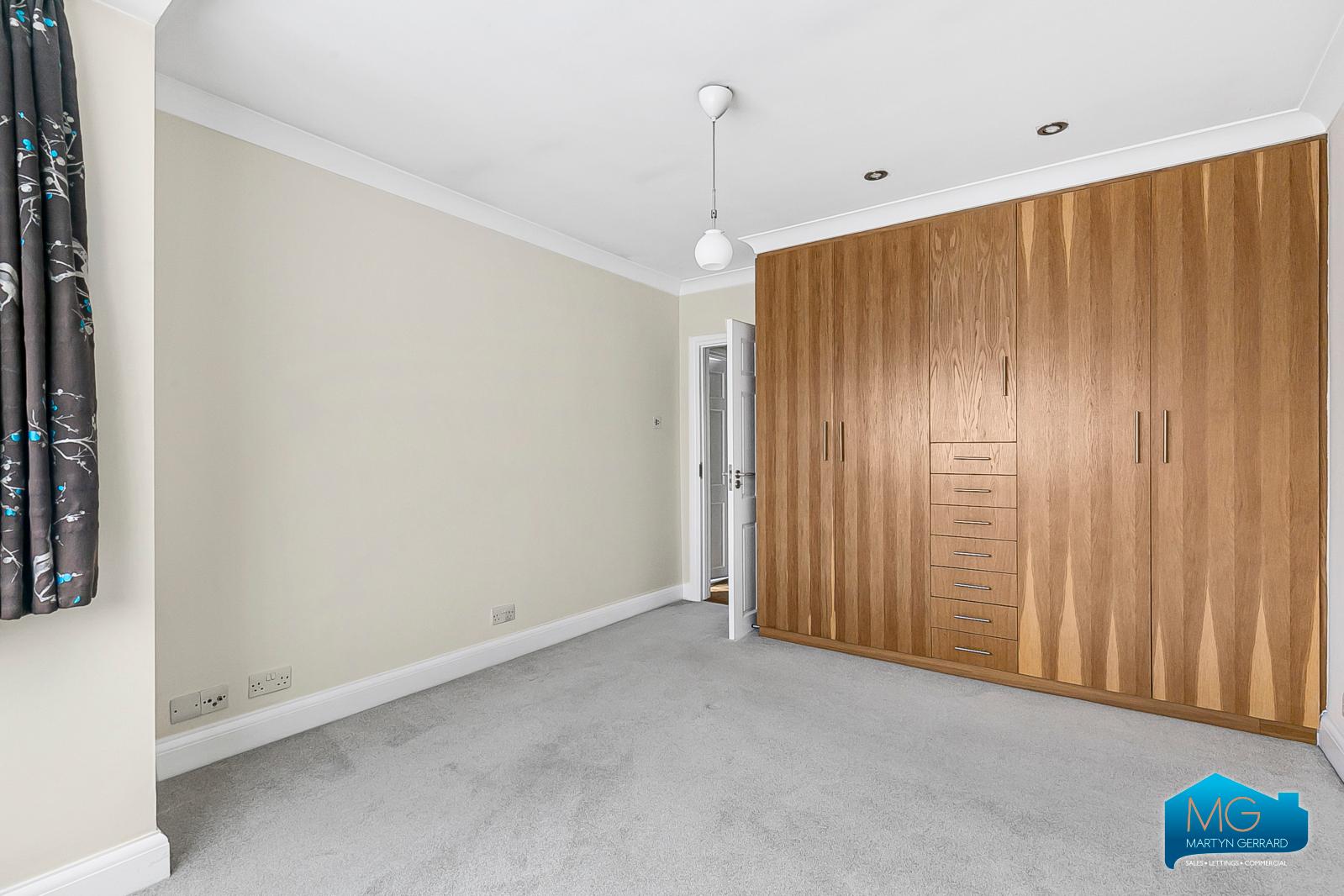 3 bedroom Semi-Detached House to rent - Martyn Gerrard