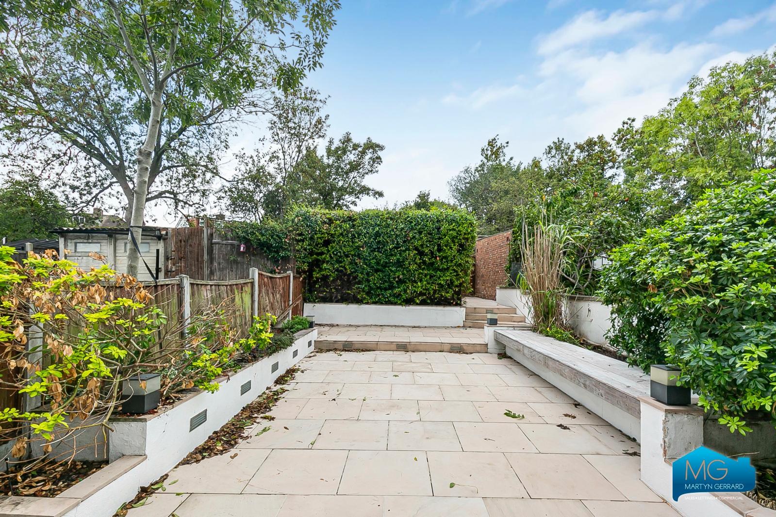 3 bedroom Semi-Detached House to rent - Martyn Gerrard