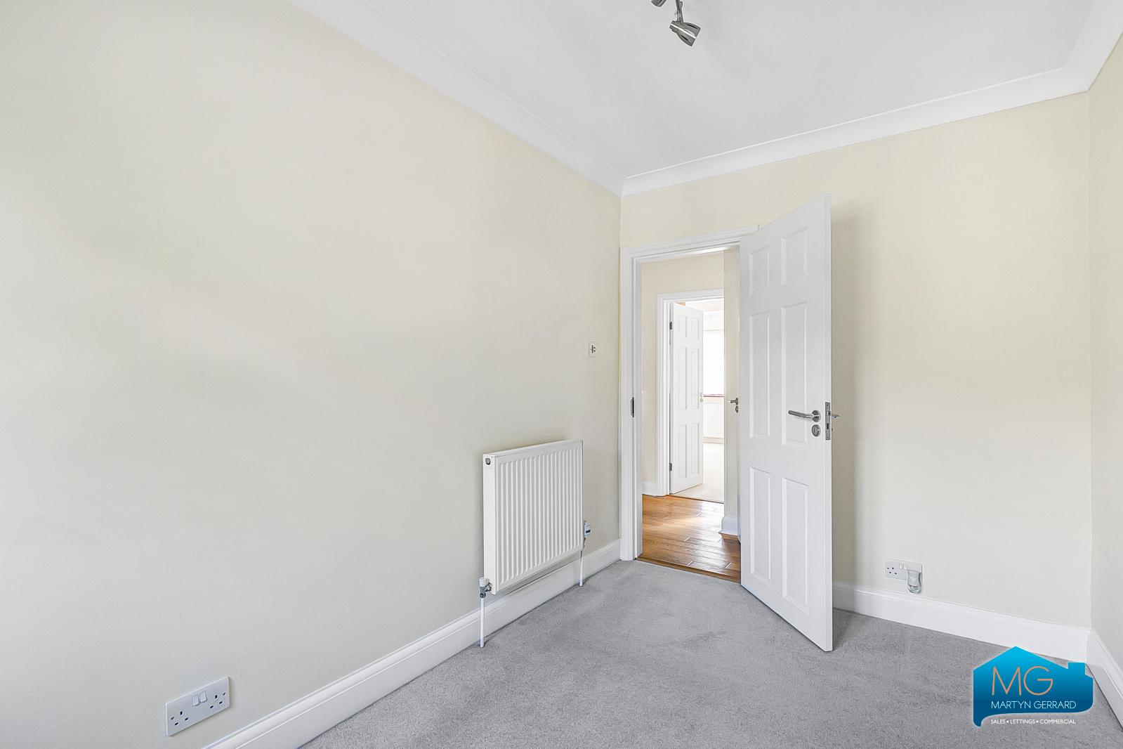 3 bedroom Semi-Detached House to rent - Martyn Gerrard