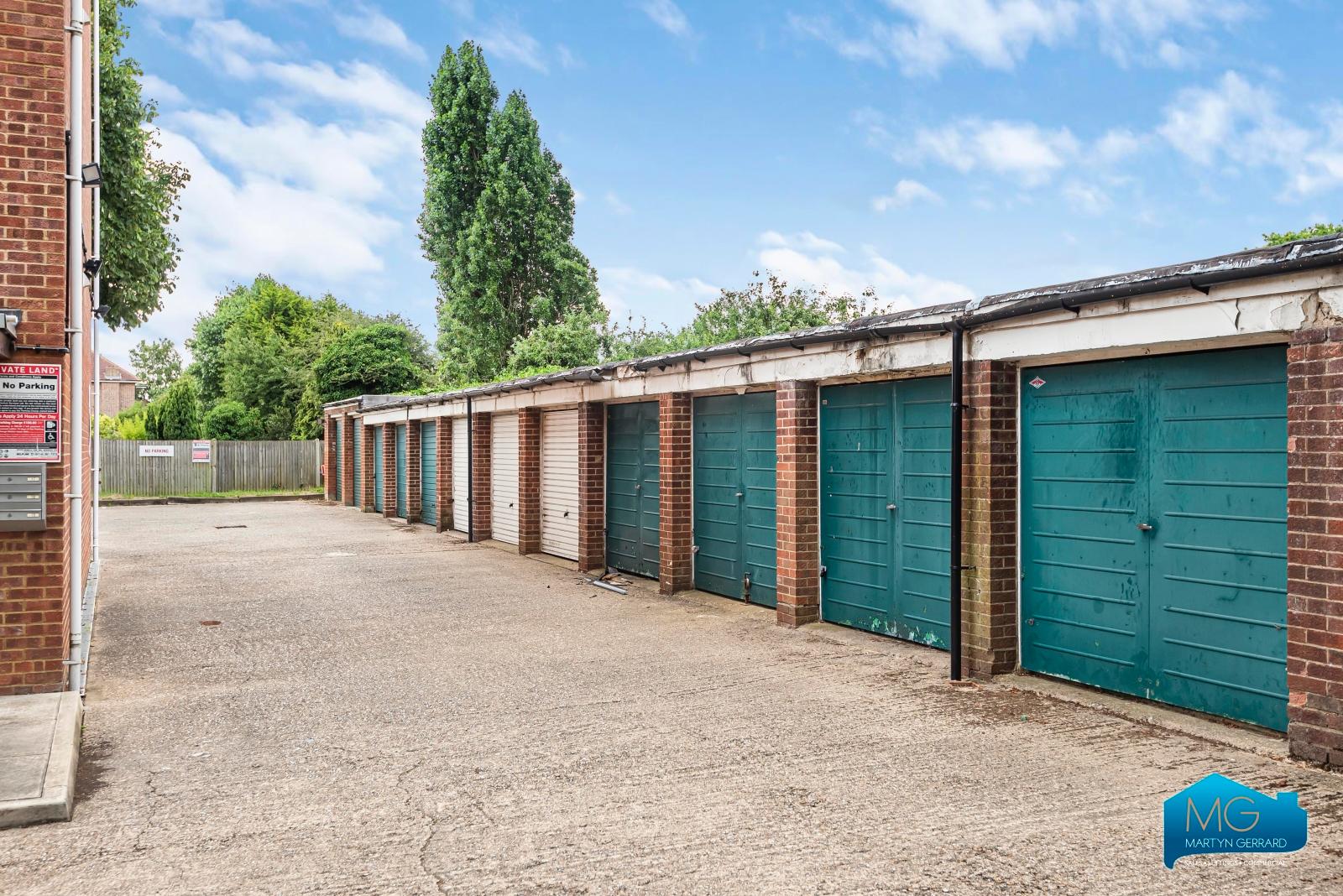 2 bedroom Apartment to rent - Martyn Gerrard