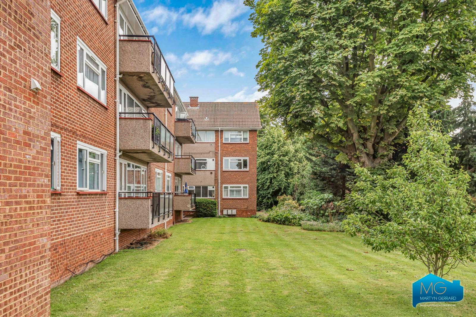 2 bedroom Apartment to rent - Martyn Gerrard