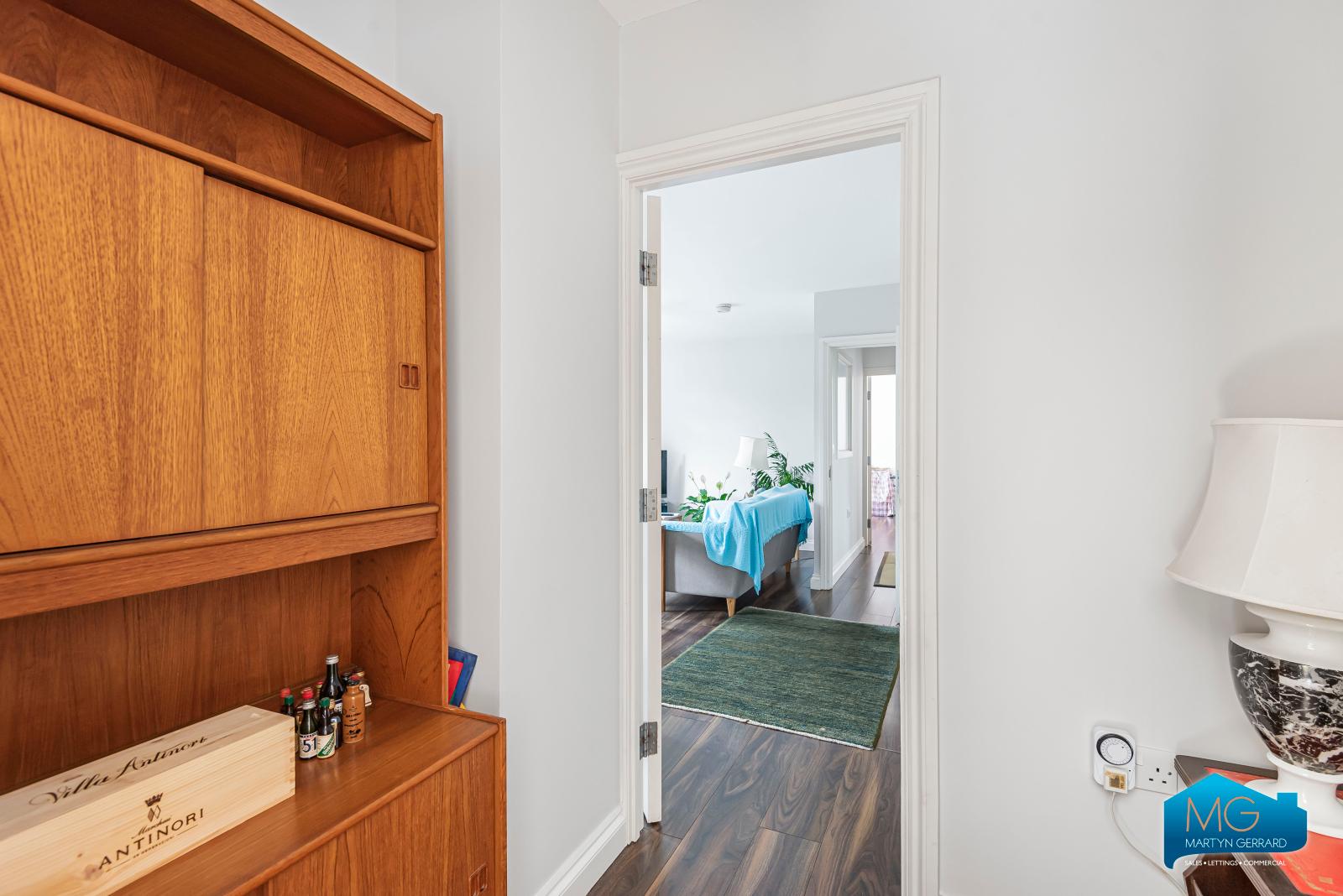 2 bedroom Apartment to rent - Martyn Gerrard