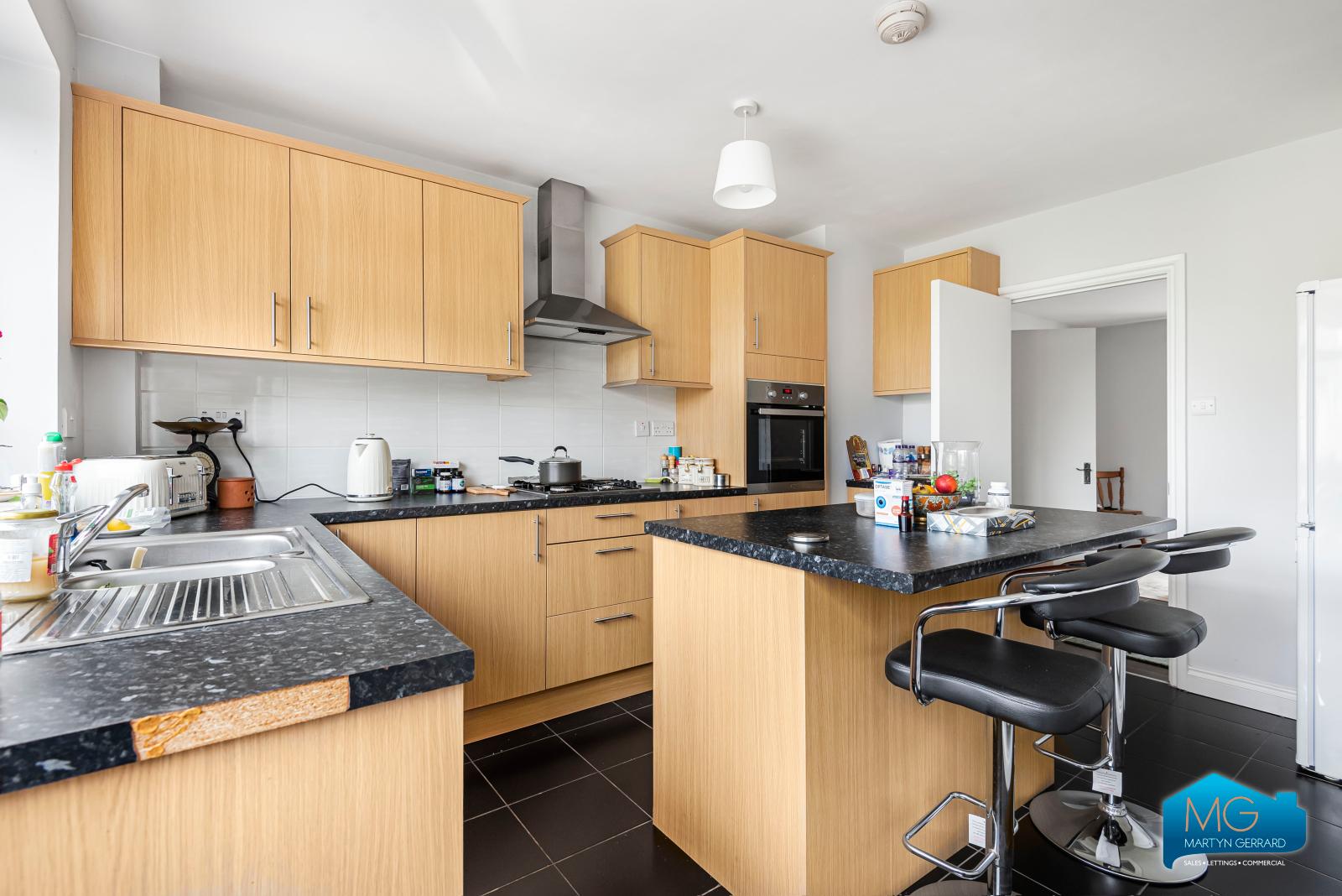 2 bedroom Apartment to rent - Martyn Gerrard