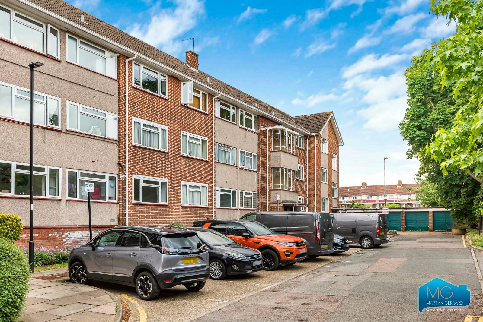 2 bedroom Apartment to rent - Martyn Gerrard