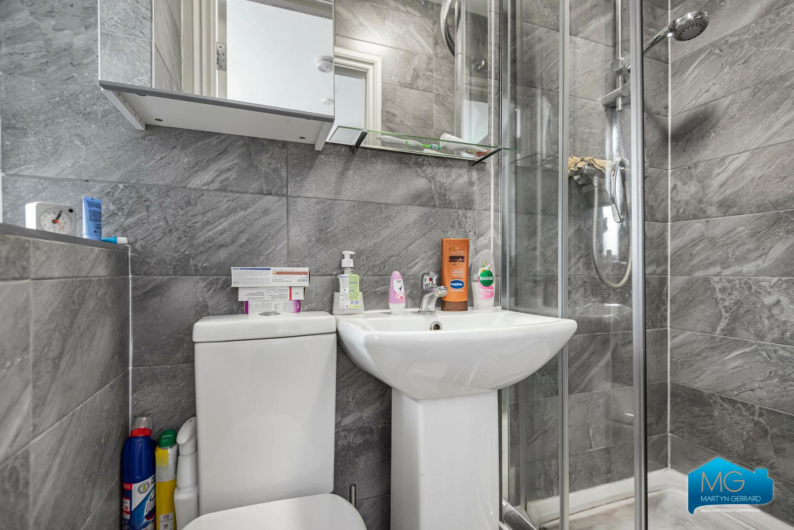 2 bedroom Apartment to rent - Martyn Gerrard