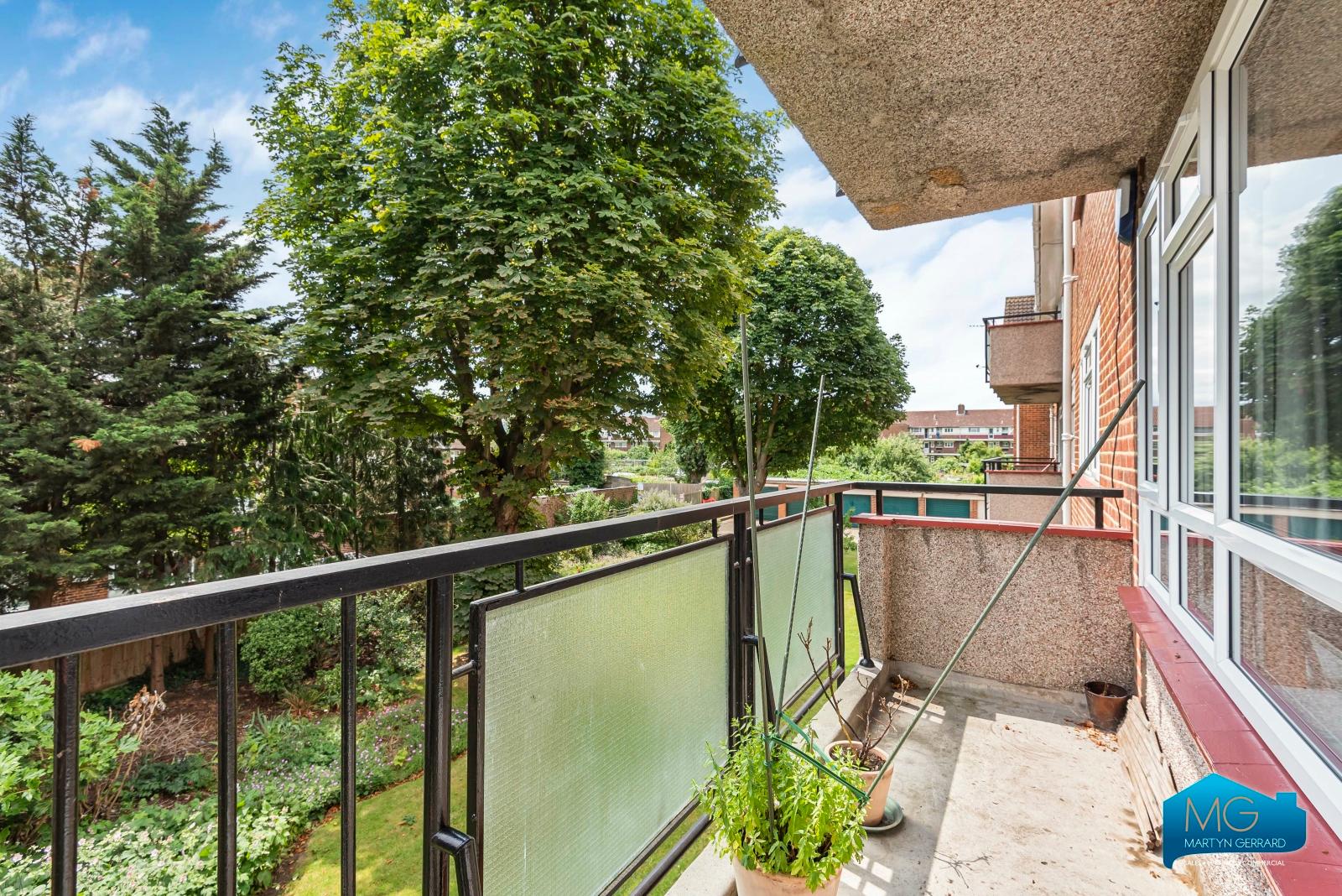 2 bedroom Apartment to rent - Martyn Gerrard