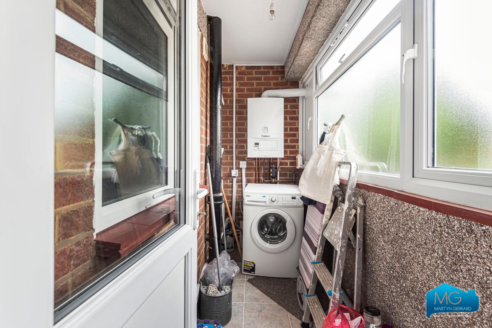 2 bedroom Apartment to rent - Martyn Gerrard