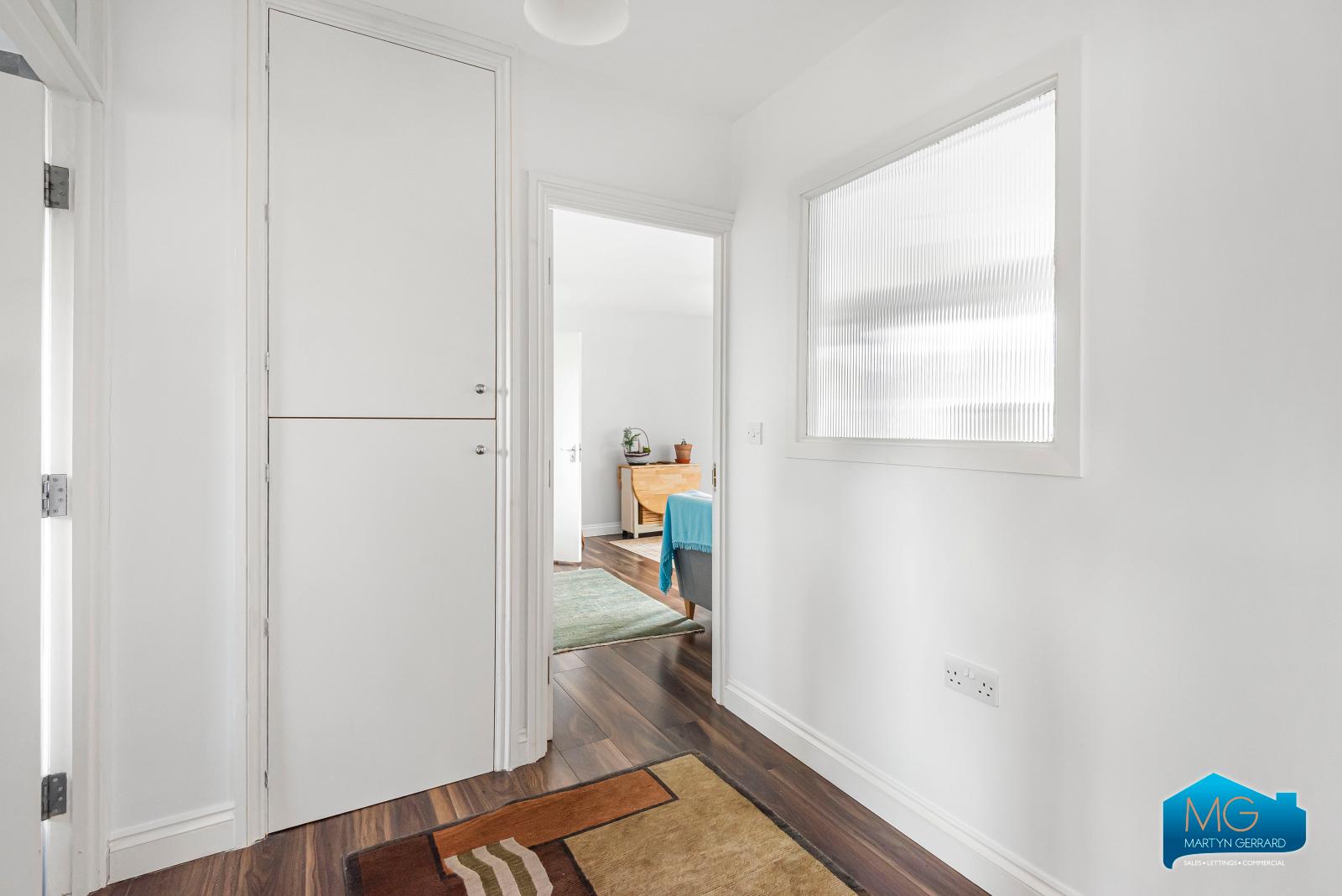 2 bedroom Apartment to rent - Martyn Gerrard