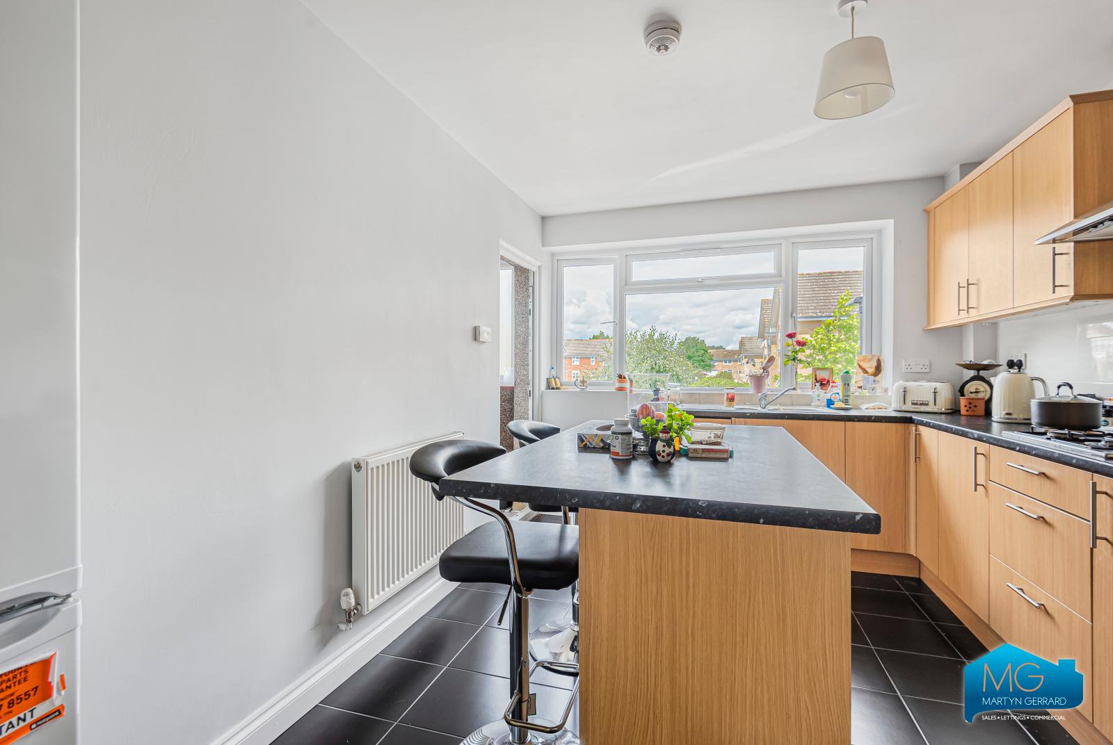 2 bedroom Apartment to rent - Martyn Gerrard