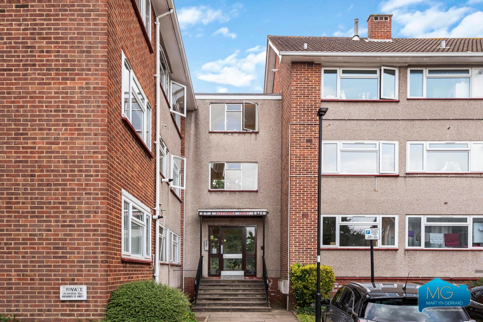 2 bedroom Apartment to rent - Martyn Gerrard