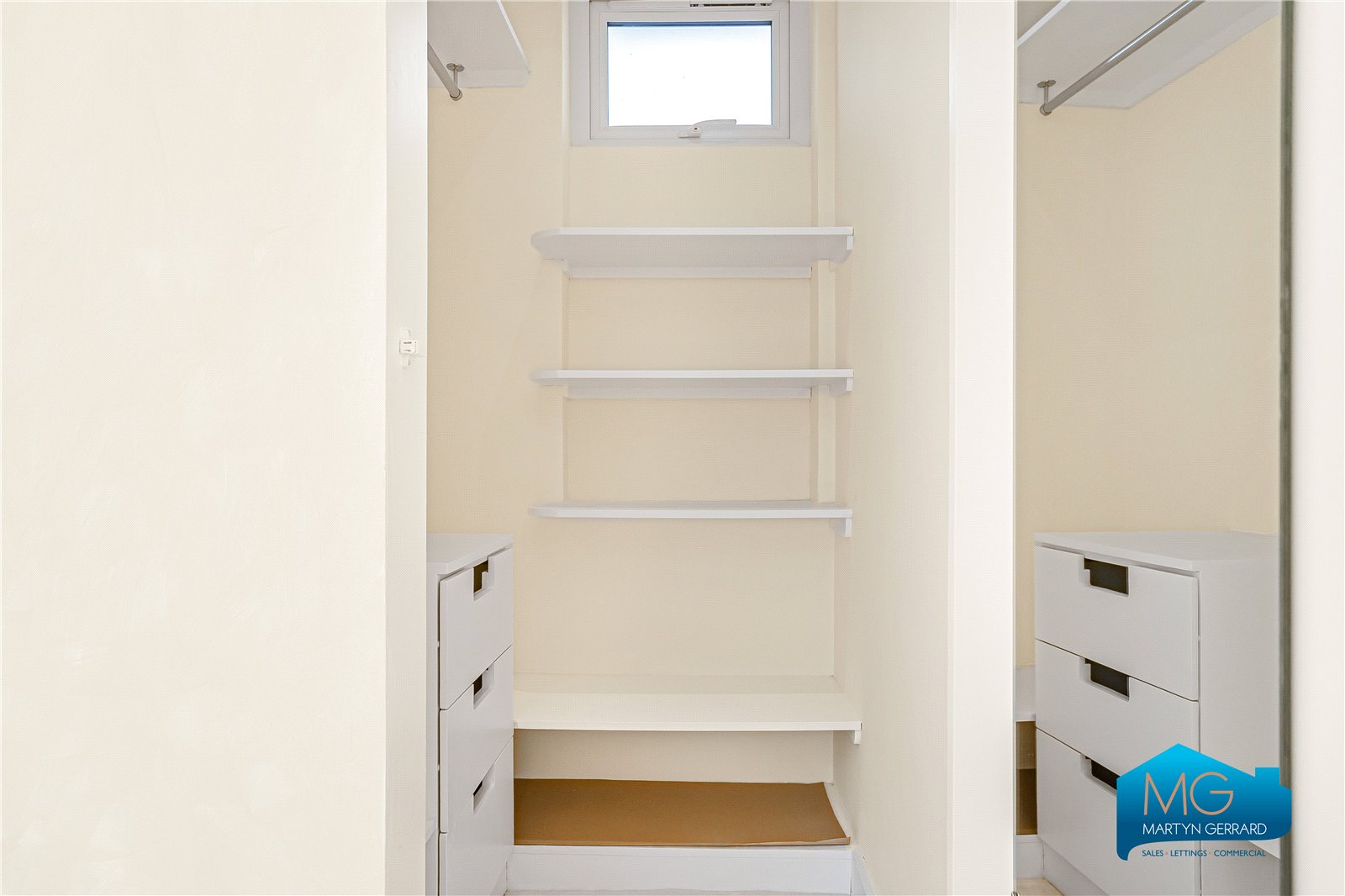 3 bedroom Semi-Detached House to rent - Martyn Gerrard