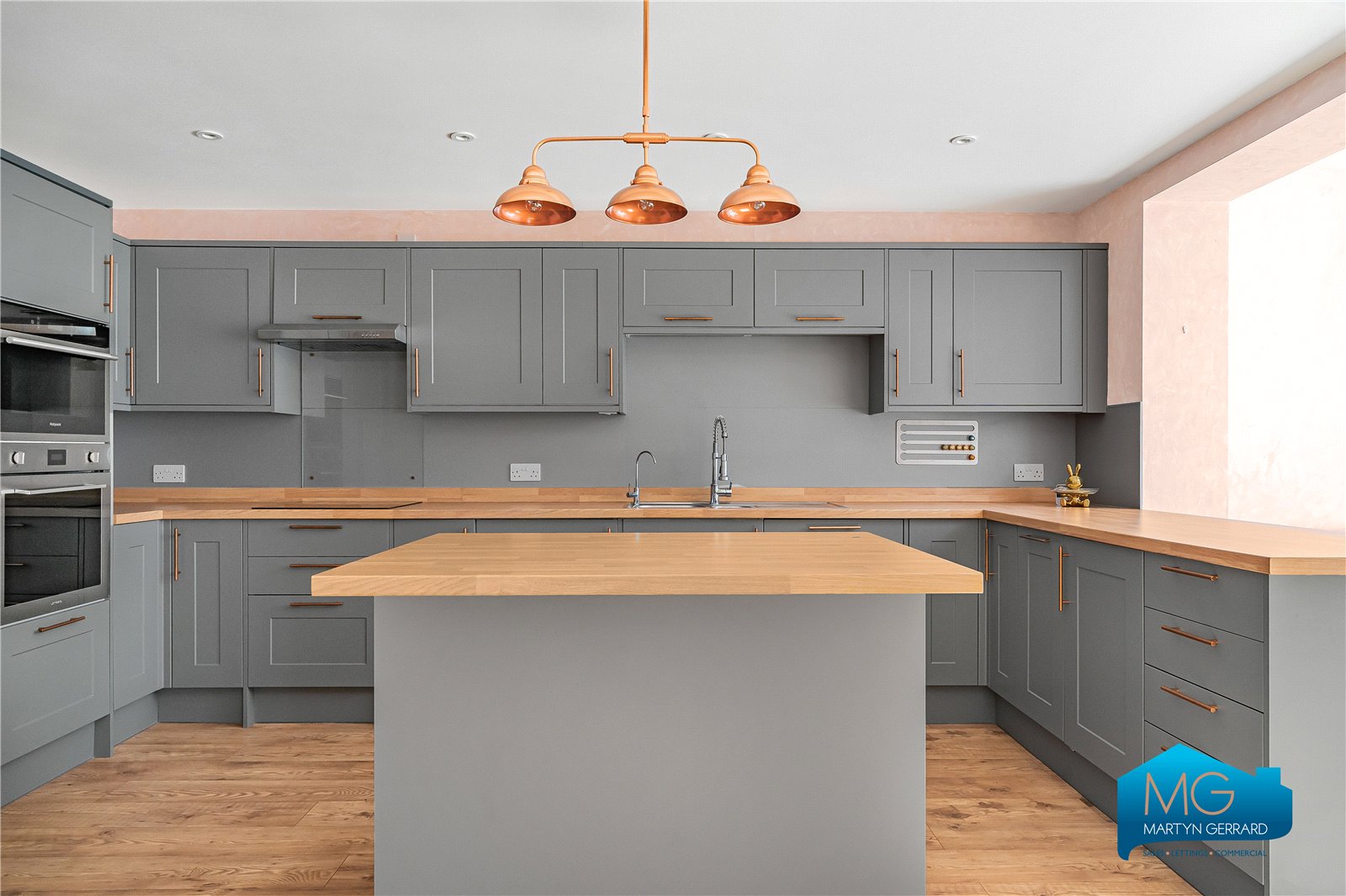 3 bedroom Semi-Detached House to rent - Martyn Gerrard