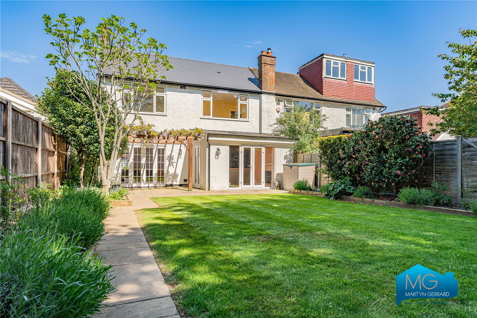 3 bedroom Semi-Detached House to rent - Martyn Gerrard