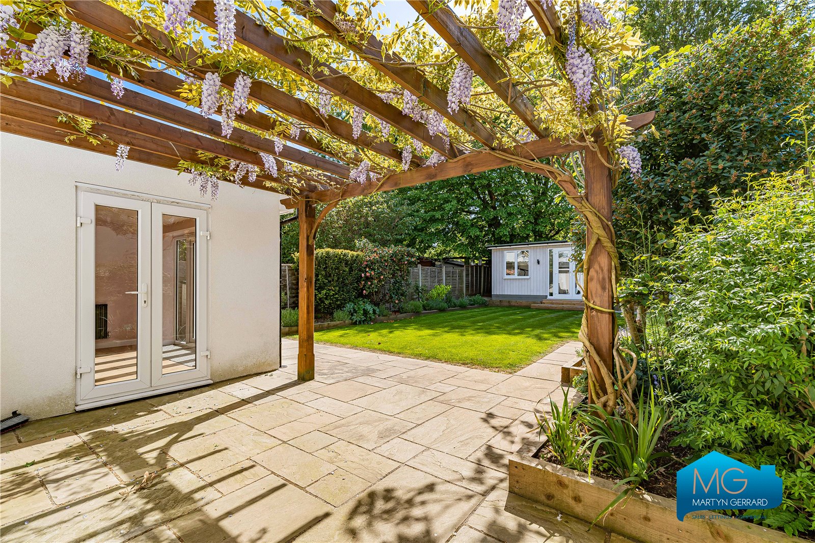 3 bedroom Semi-Detached House to rent - Martyn Gerrard