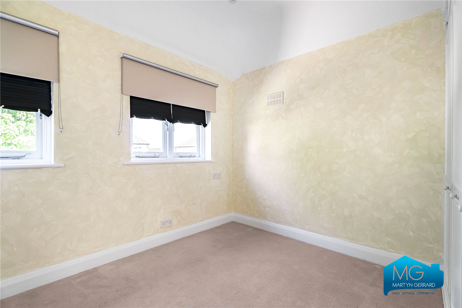3 bedroom Semi-Detached House to rent - Martyn Gerrard