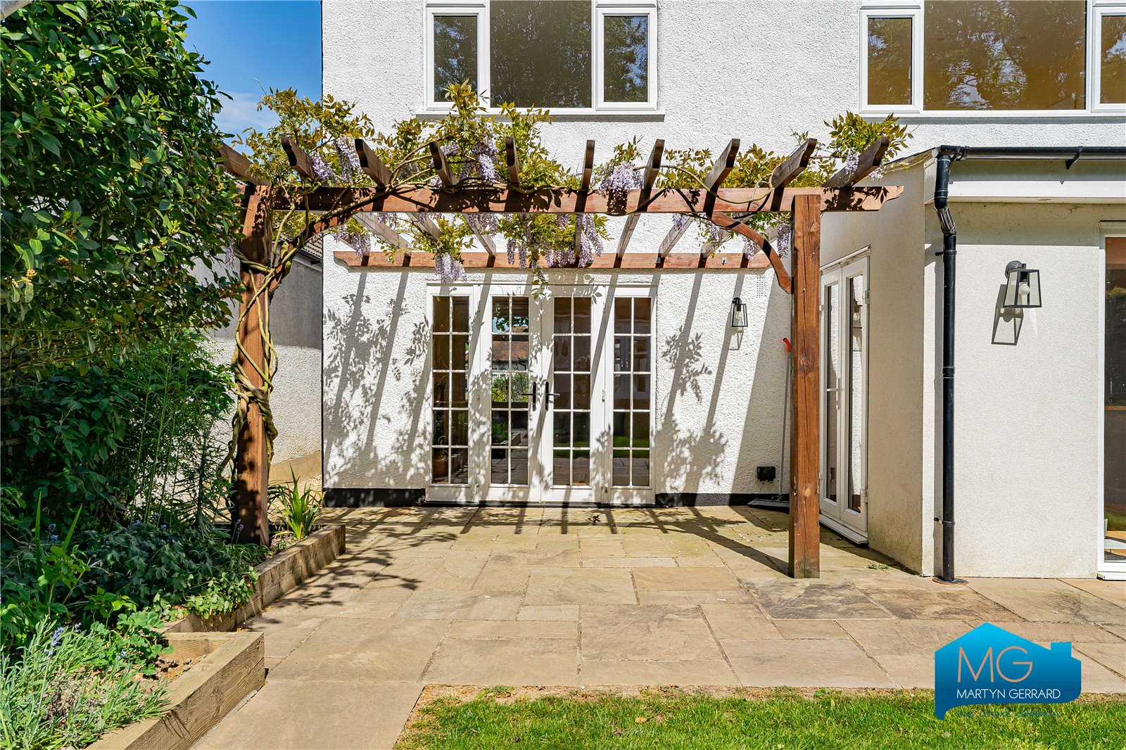 3 bedroom Semi-Detached House to rent - Martyn Gerrard