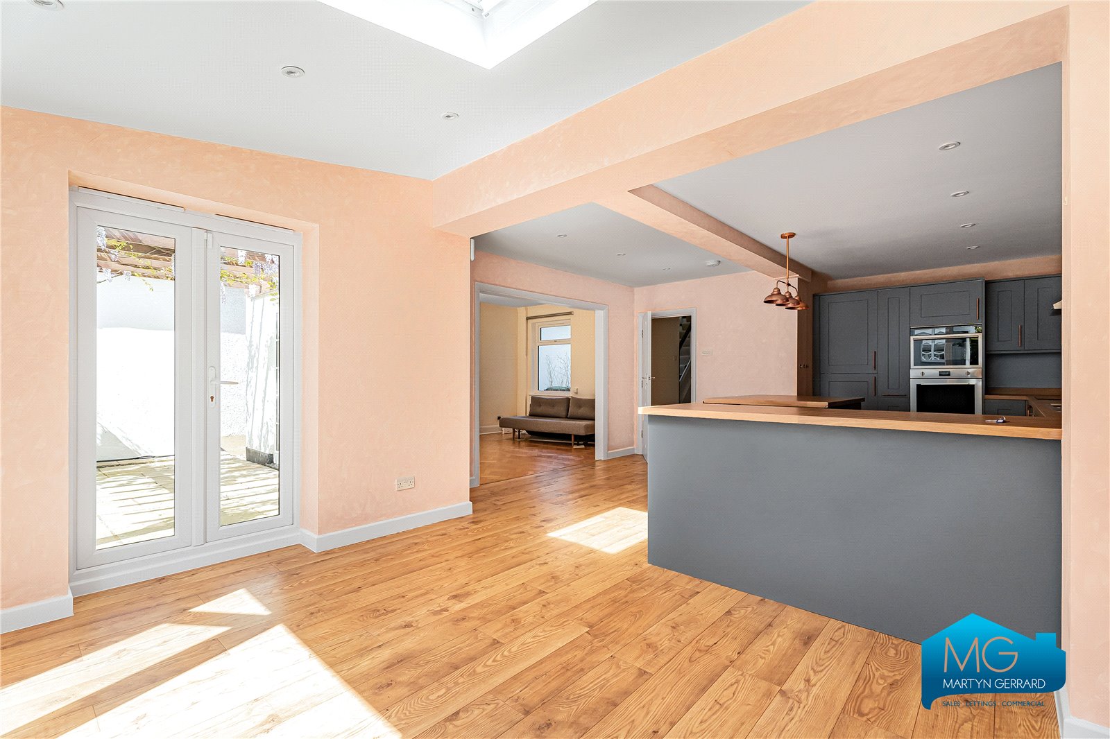 3 bedroom Semi-Detached House to rent - Martyn Gerrard