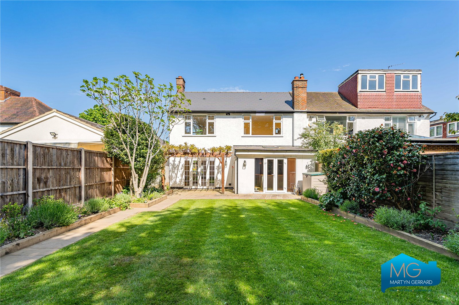 3 bedroom Semi-Detached House to rent - Martyn Gerrard