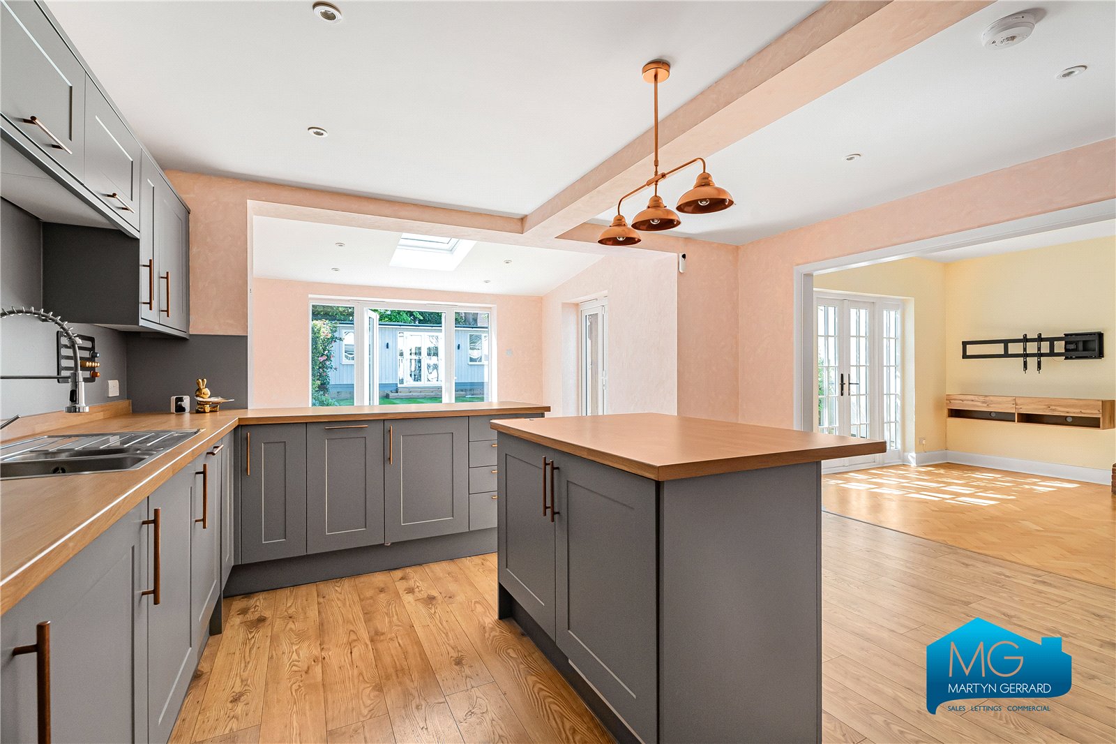 3 bedroom Semi-Detached House to rent - Martyn Gerrard
