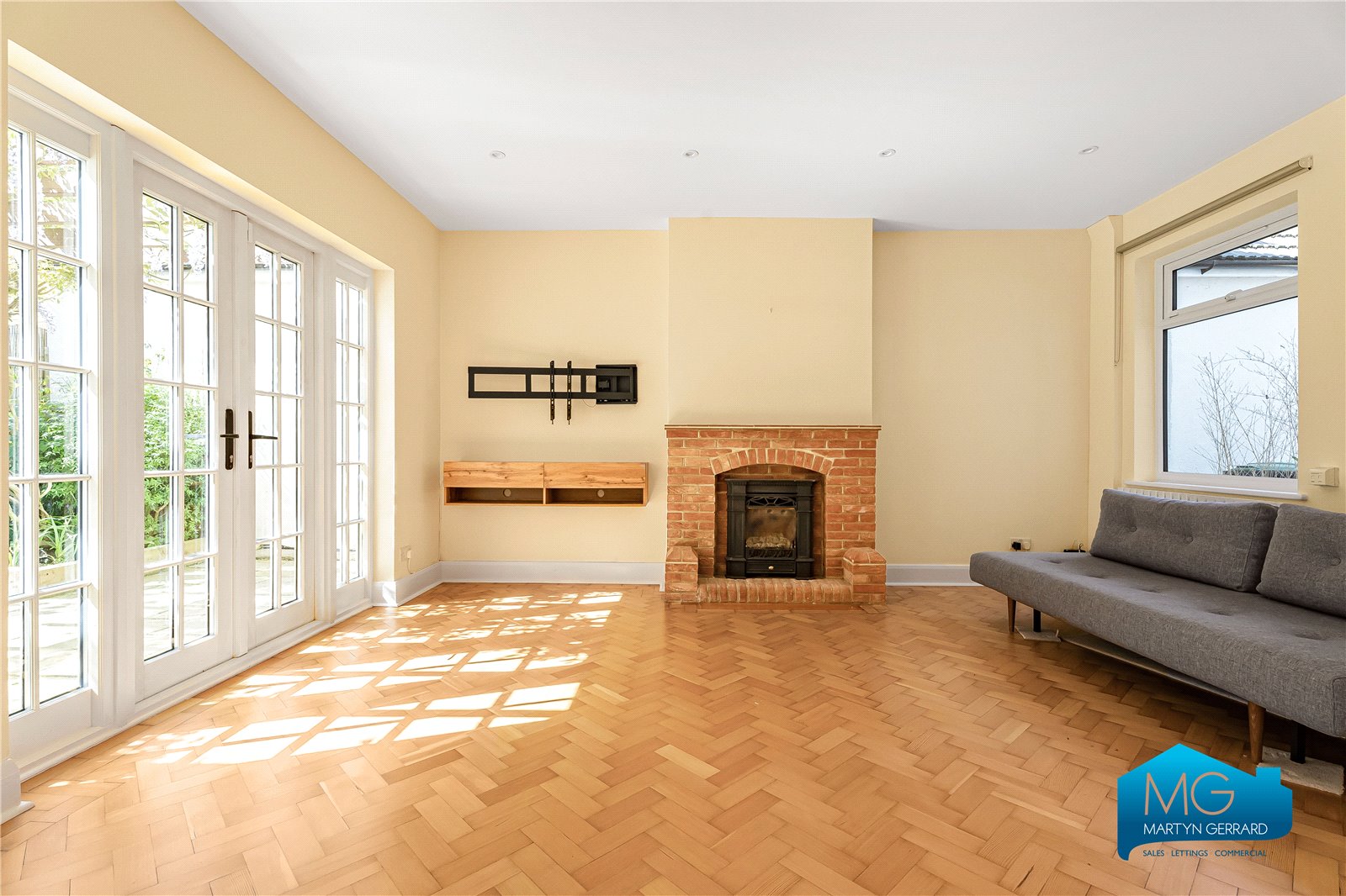 3 bedroom Semi-Detached House to rent - Martyn Gerrard