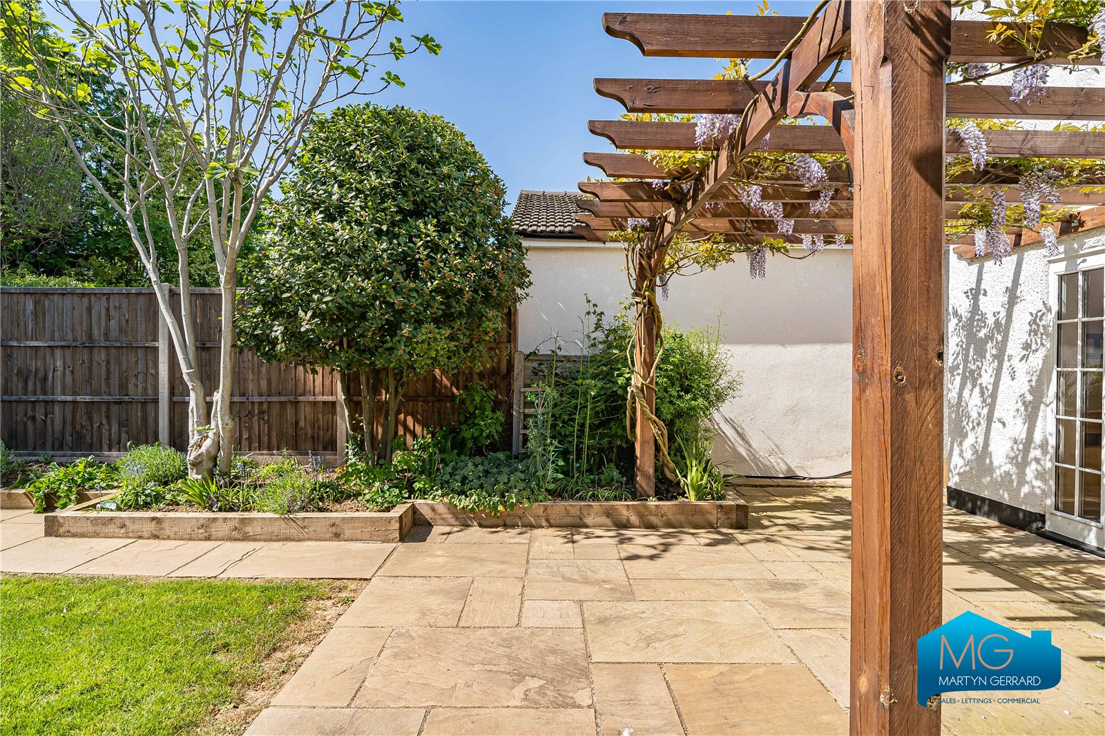 3 bedroom Semi-Detached House to rent - Martyn Gerrard