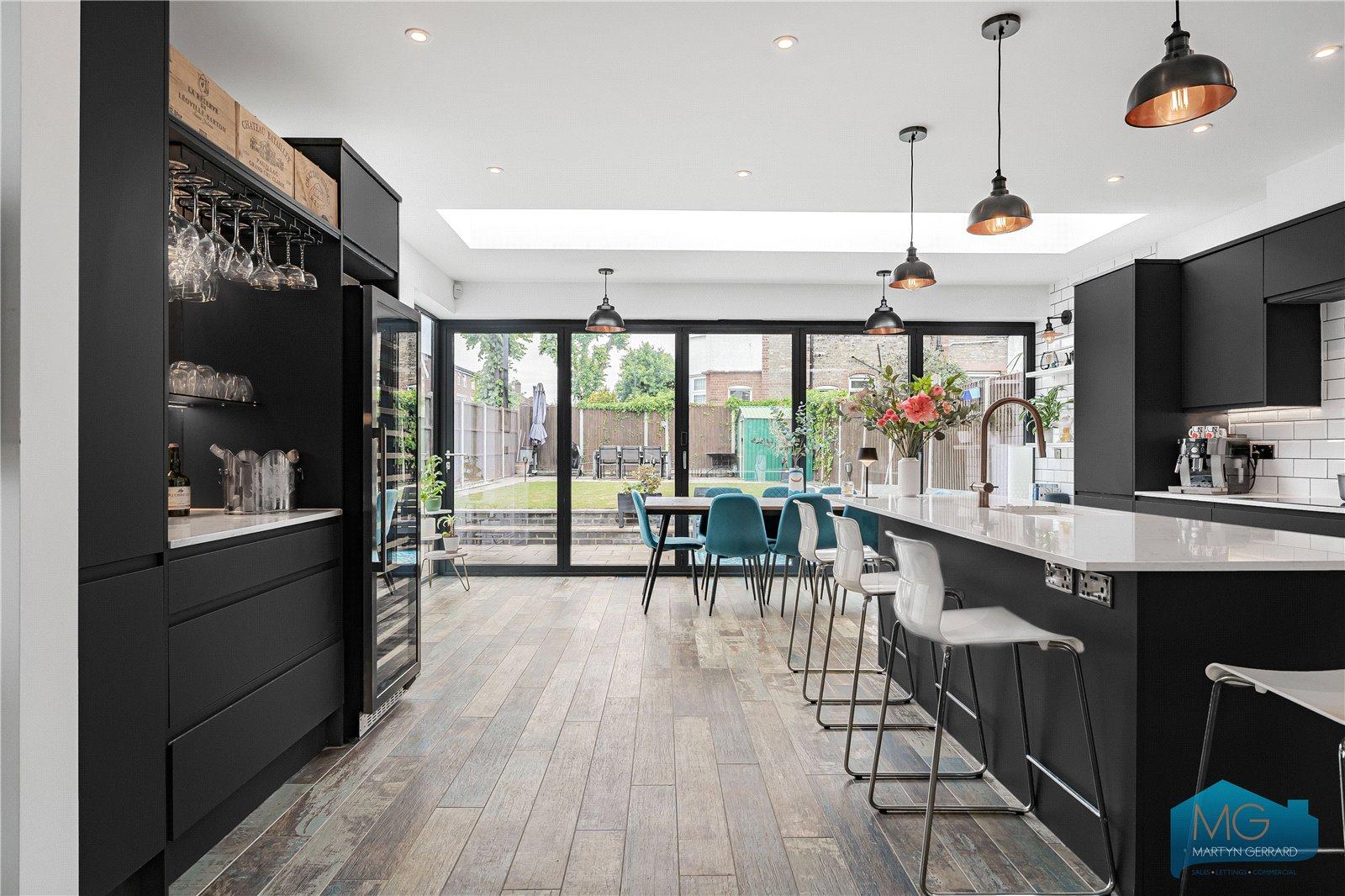 4 bedroom End of Terrace House for sale - Martyn Gerrard