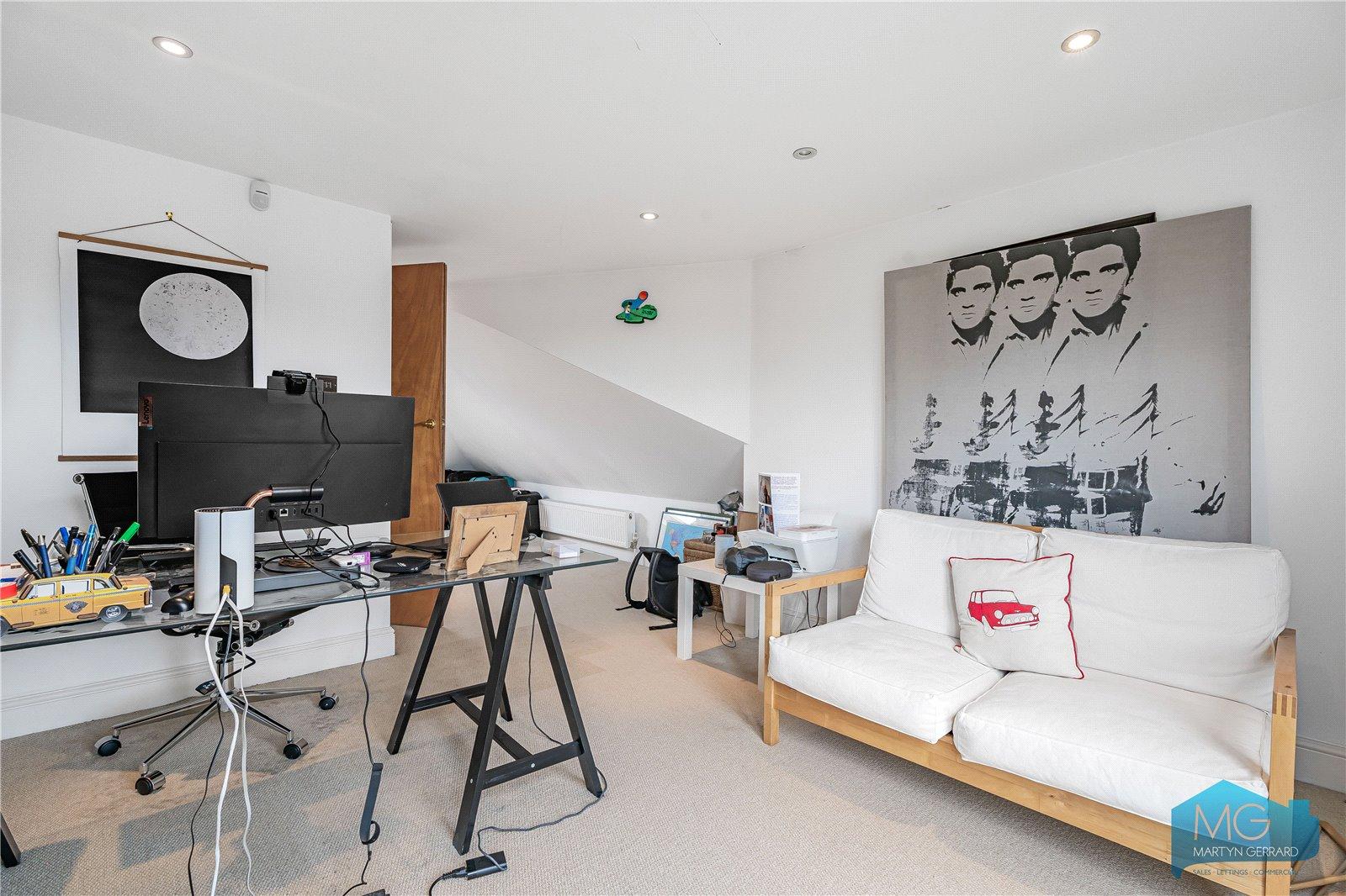 4 bedroom End of Terrace House for sale - Martyn Gerrard