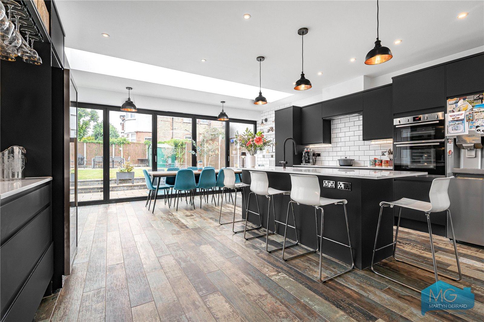 4 bedroom End of Terrace House for sale - Martyn Gerrard